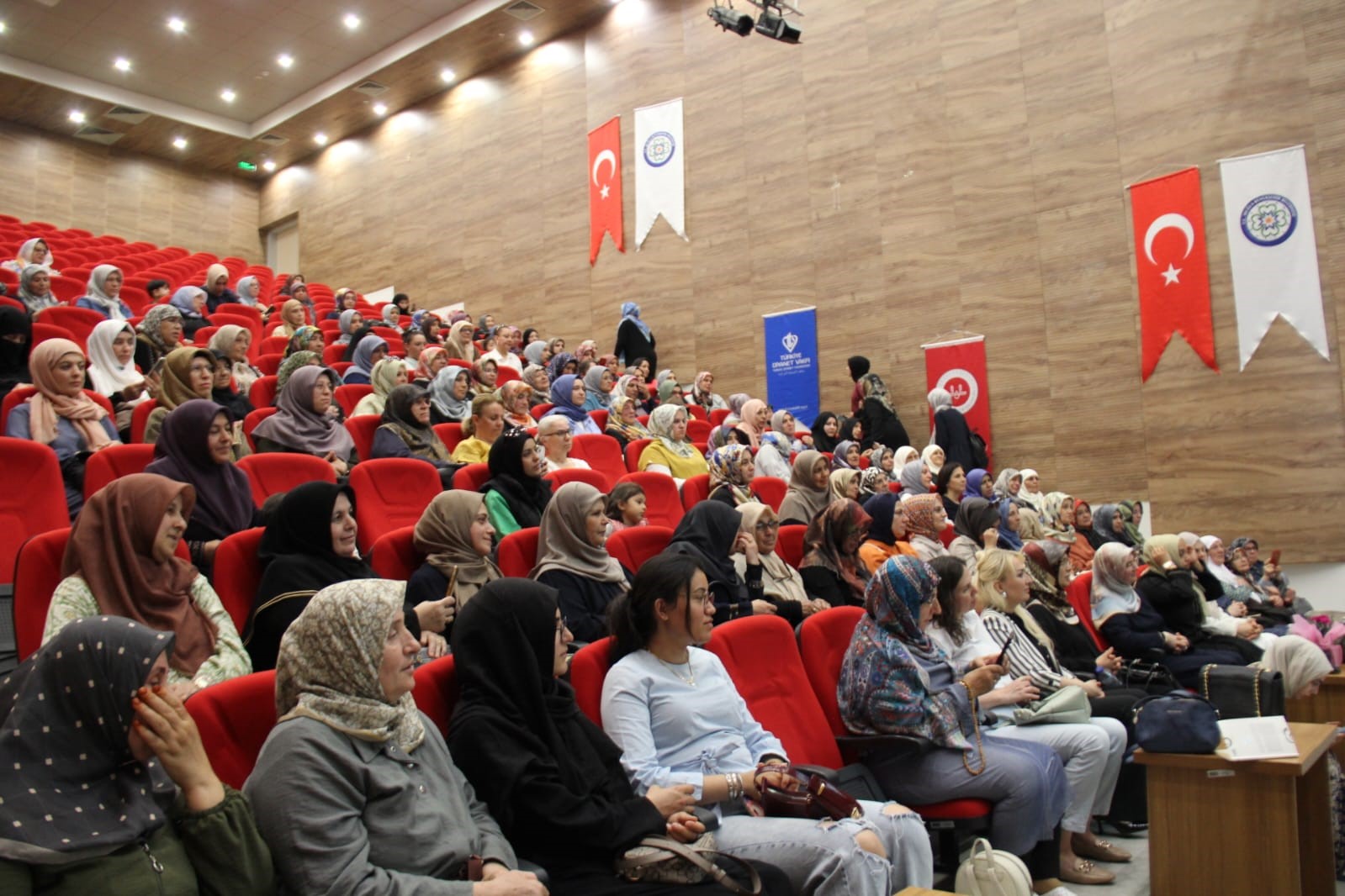 muglada-fitratin-korunmasi-ve-aile-konulu-konferans-gerceklestirildi