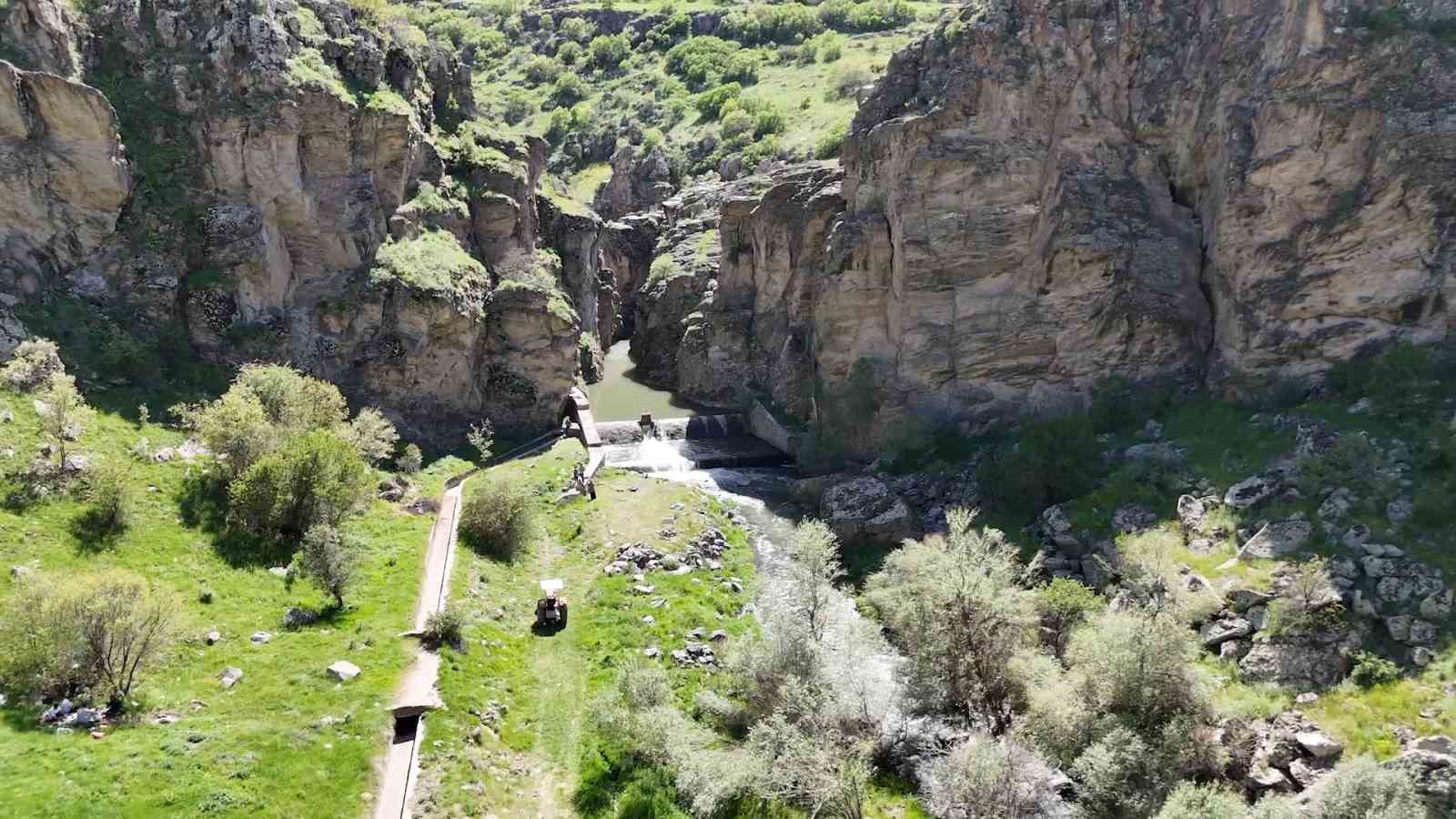 nigdenin-sakli-cenneti-dipsiz-kanyon-havadan-goruntulendi