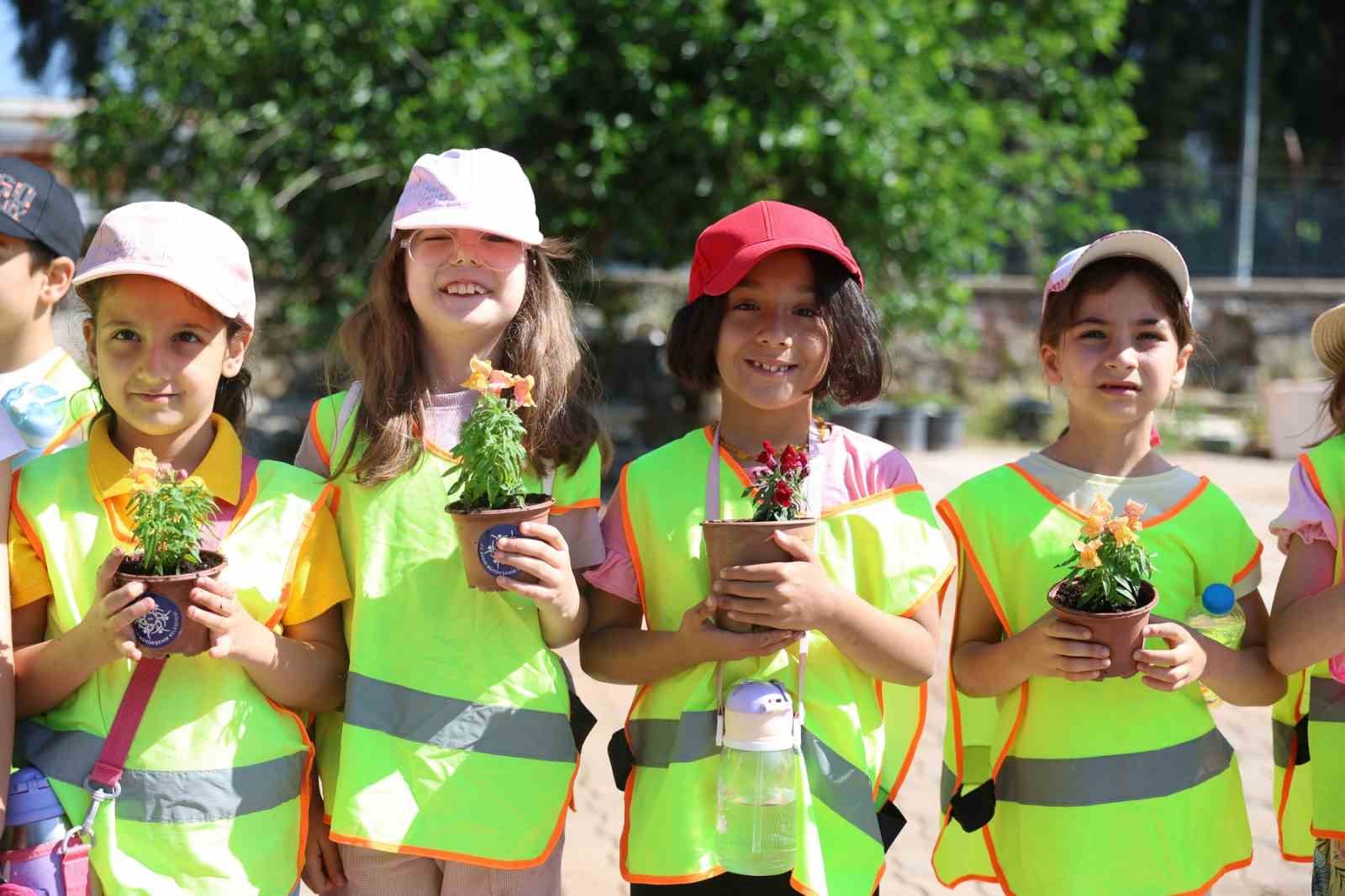 ogrenciler-baskan-cercioglu-ile-doga-sevgisini-ogreniyor