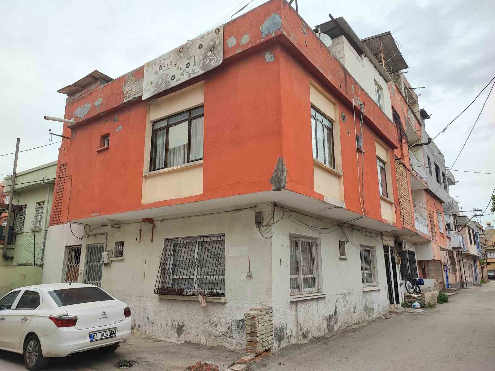 olen-iki-aylik-bebegiyle-10-gun-evde-yasayan-anne-babaya-25er-yil-hapis-cezasi-verildi