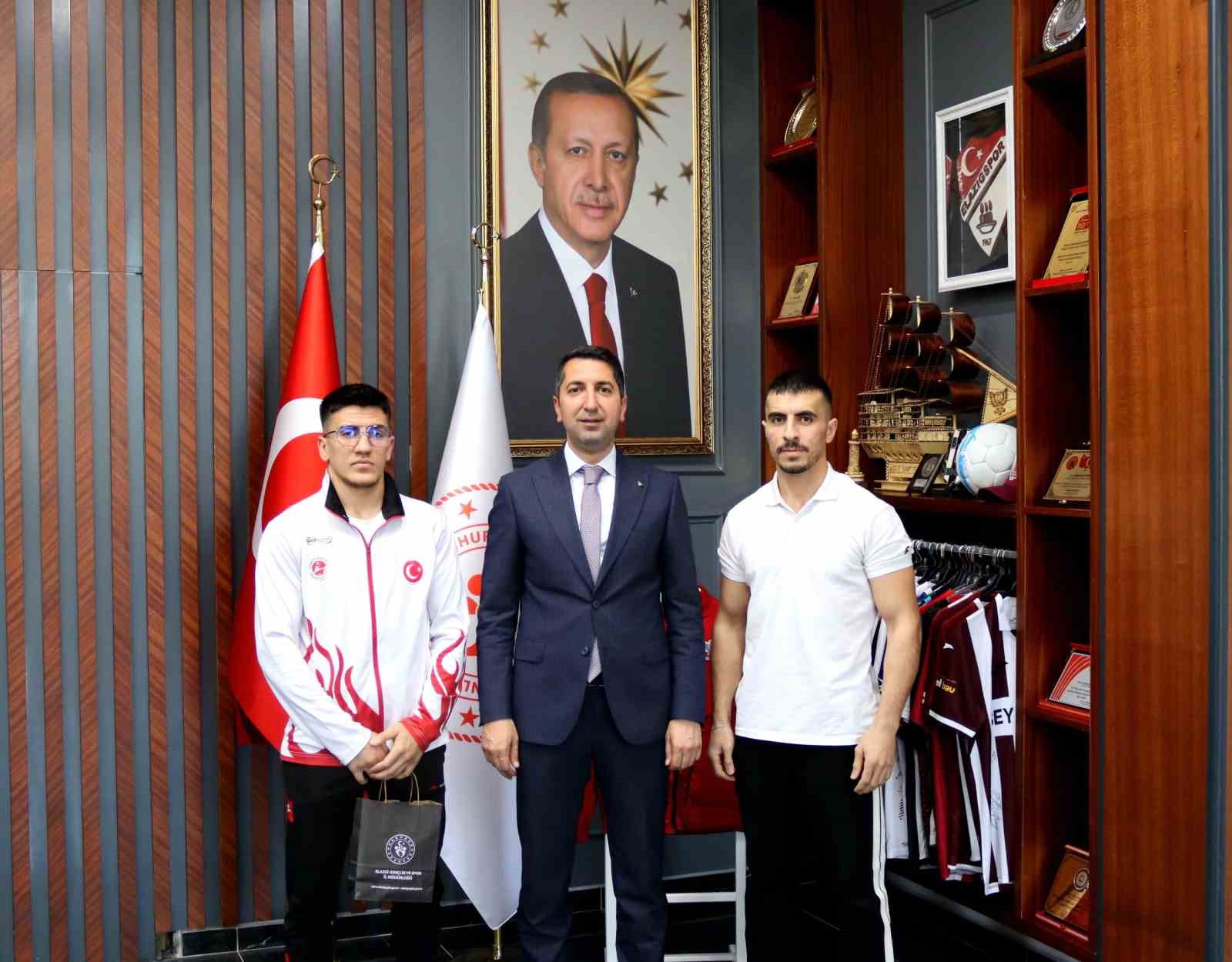omzundaki-sakatlik-yildirmadi-turkiye-3-su-oldu