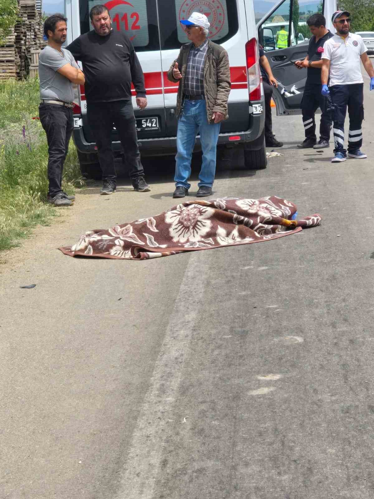 otomobil-ile-carpisan-motosikletin-surucusu-hayatini-kaybetti