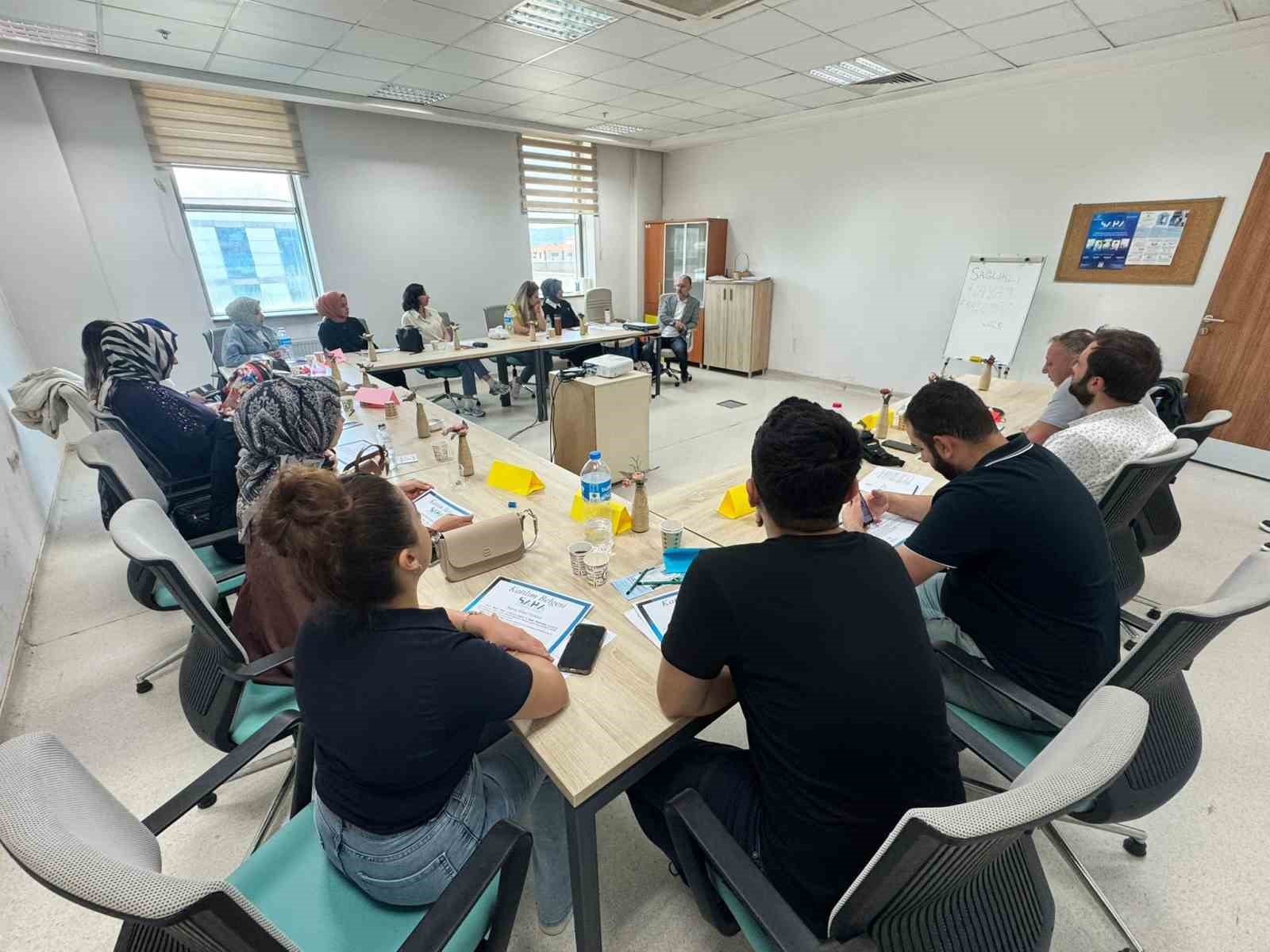 saglik-elcilerine-akademi-egitimi