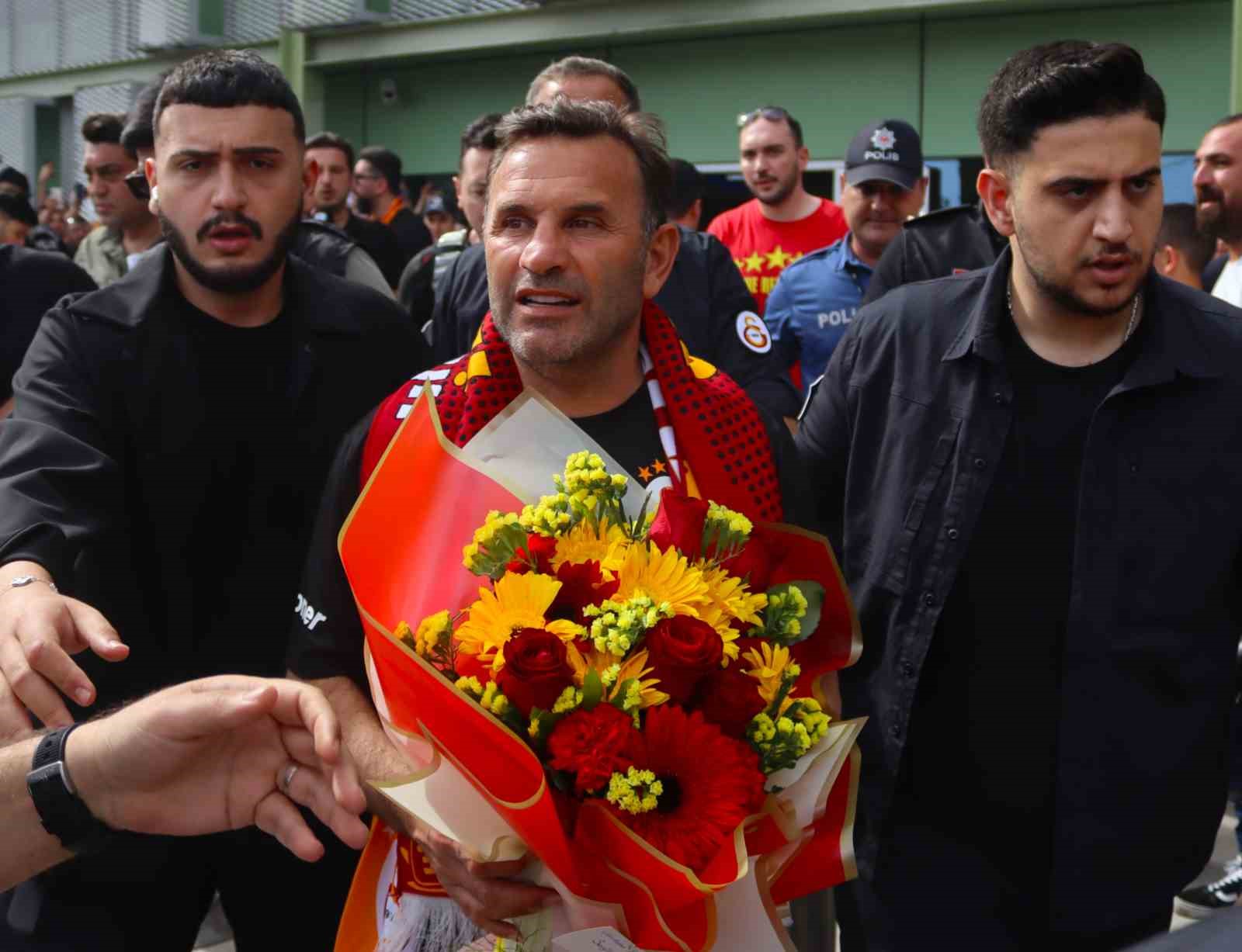 sampiyon-galatasaray-izmire-geldi