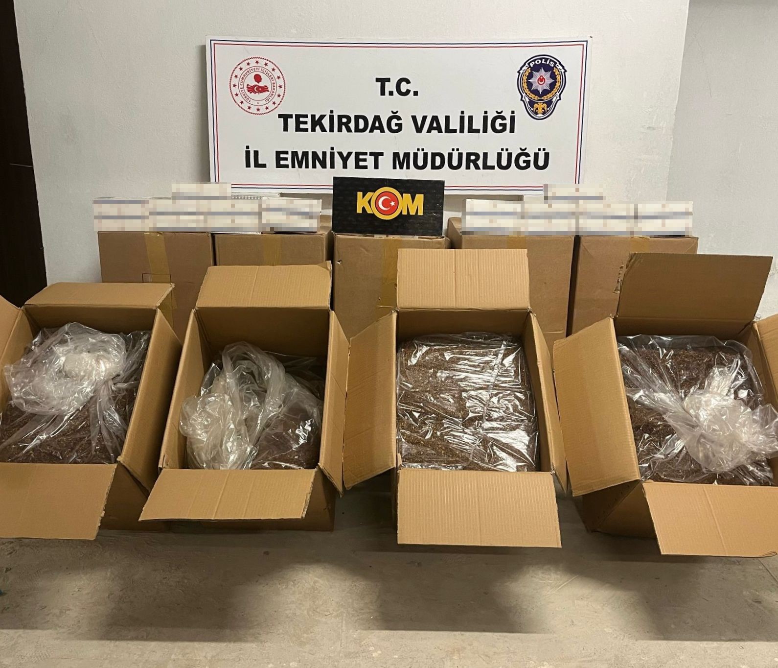 tekirdagda-yarim-ton-tutun-ve-binlerce-makaron-ele-gecirildi