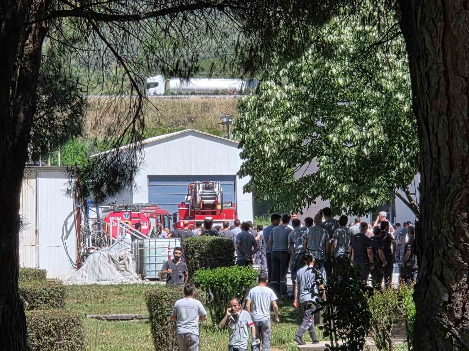 yat-fabrikasindaki-yangin-panigi