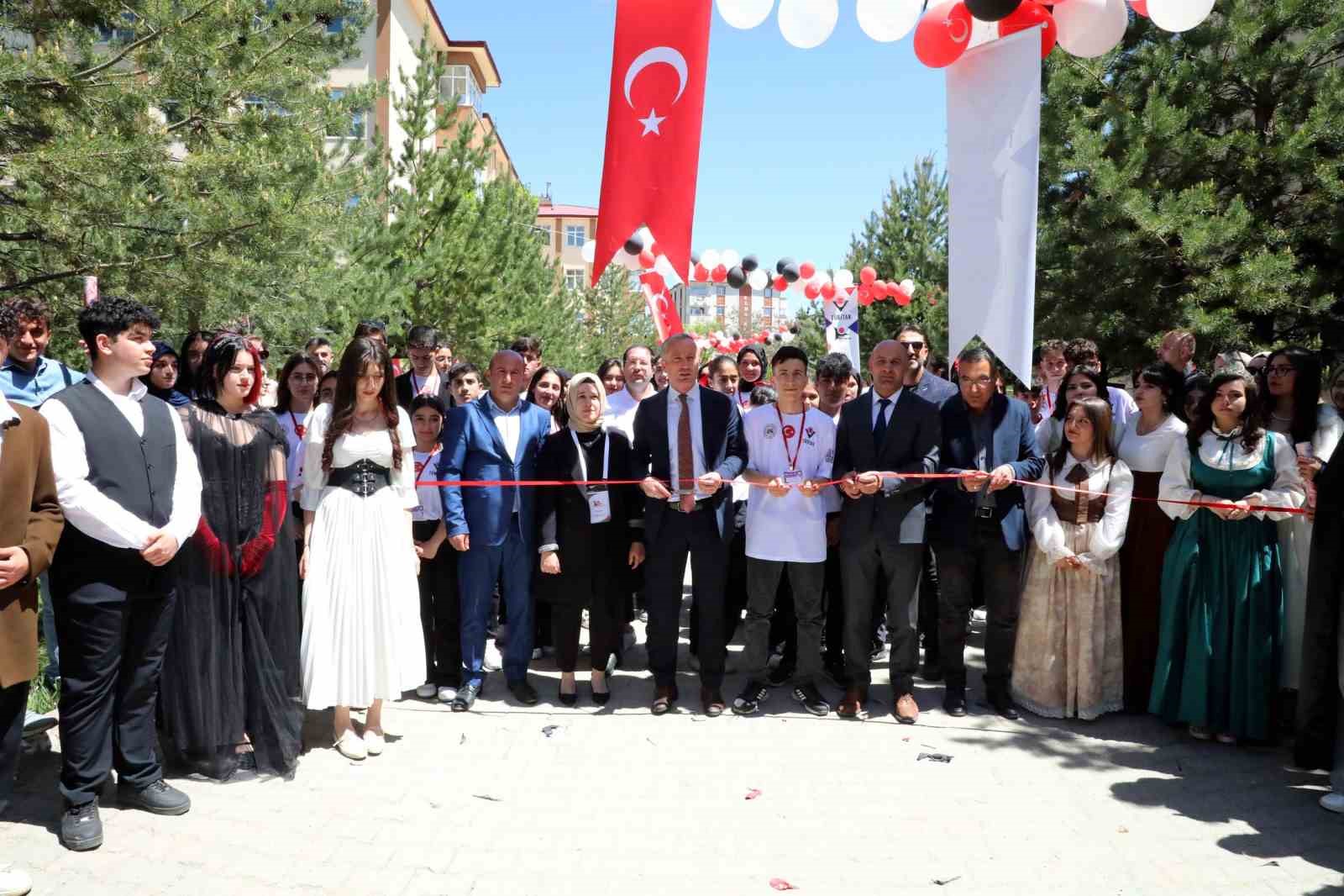 agri-hayrettin-atmaca-anadolu-lisesinden-19-proje-tubitak-fuarinda-sergilendi
