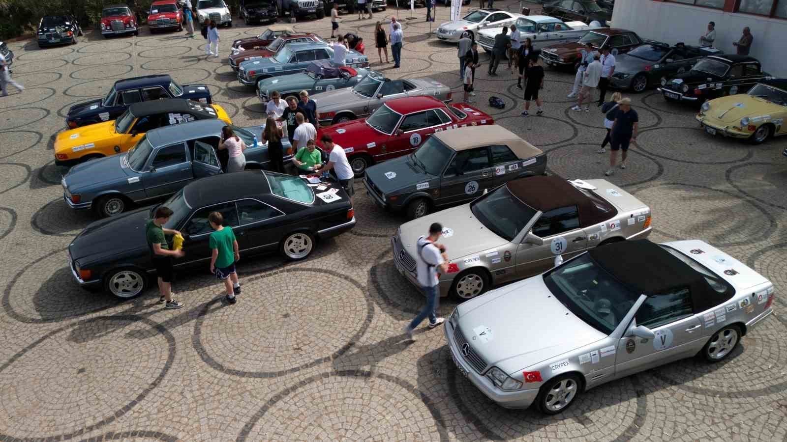 ayvalikta-klasik-otomobillerin-27-bati-anadolu-rallisi-heyecani