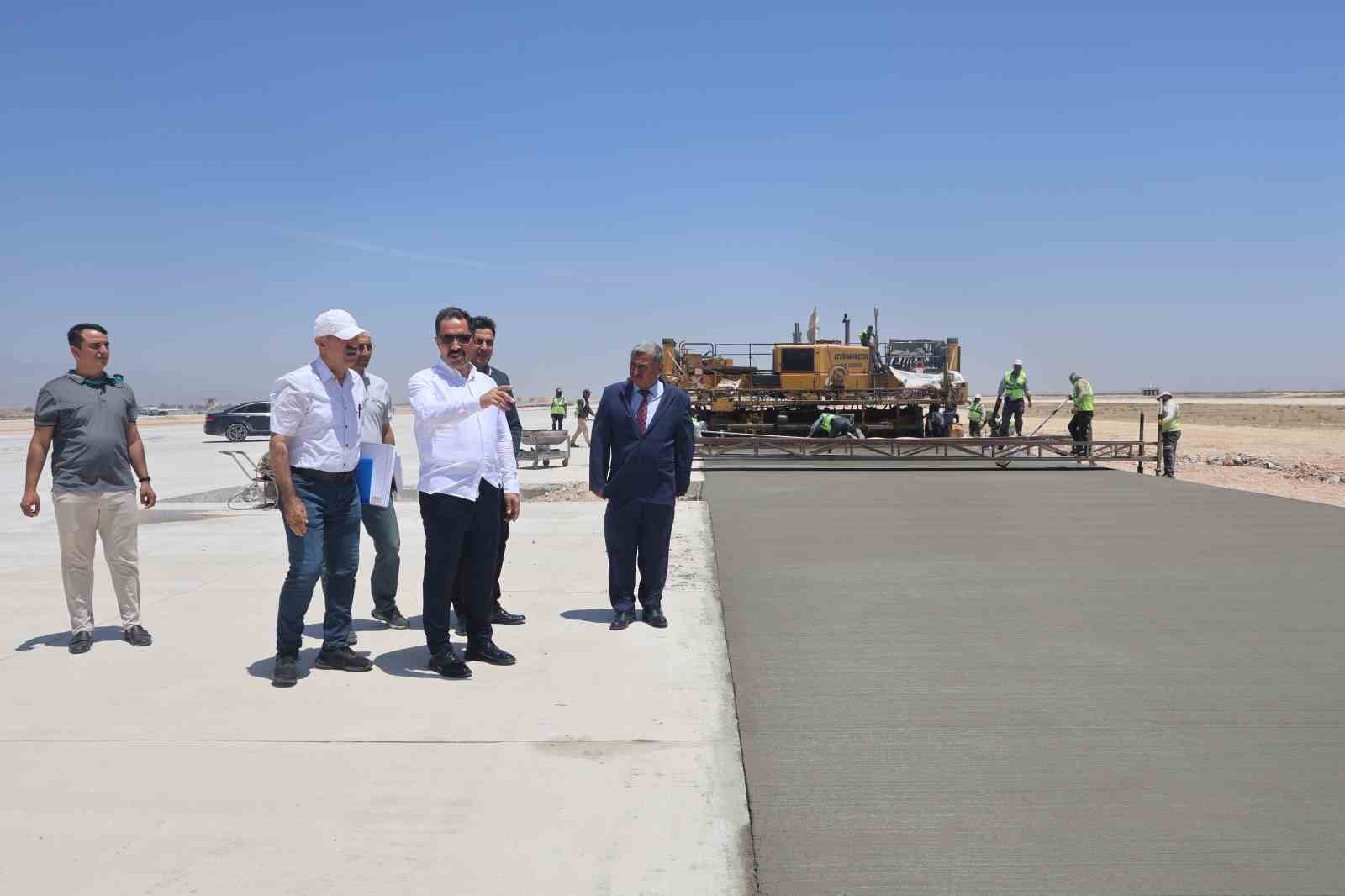 deprem-sonrasi-iyilestirme-calismalarinin-surdugu-hatay-havalimaninda-ucuslara-1-ay-sureyle-ara-verilecek
