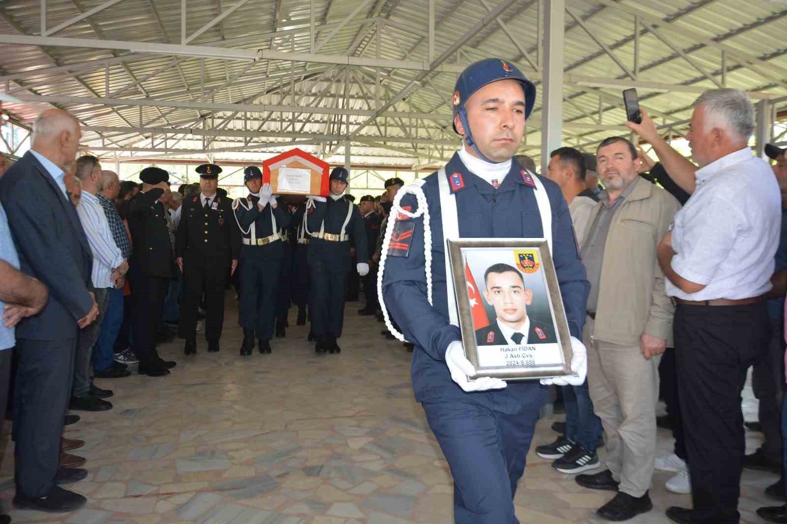 derede-bogulan-astsubay-hakan-fidan-son-yolcuguna-ugurlandi