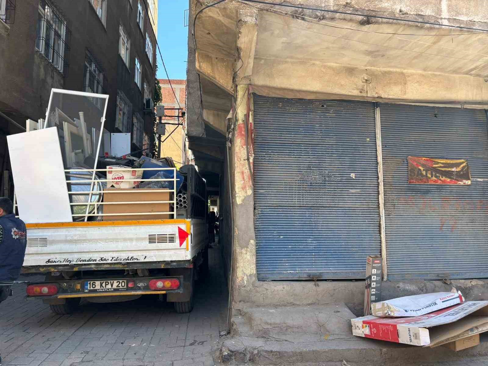 diyarbakirda-bir-esnaf-2-yildir-kimligi-belirsiz-kisilerin-silahli-saldirisina-ugruyor