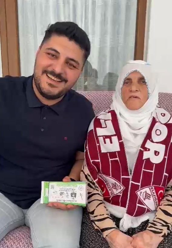 elazigspor-taraftari-muhsine-nine-taraftarlara-350-bilet-dagitacak