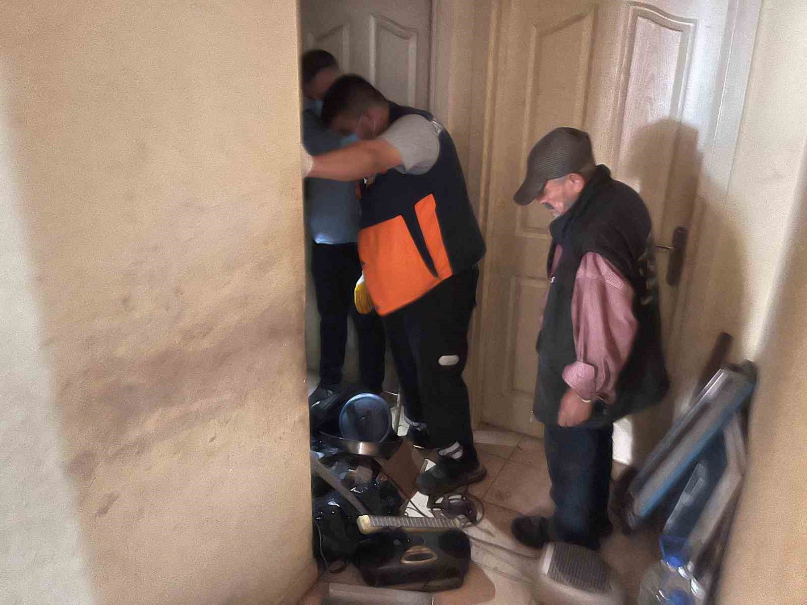 esenyurtta-yasli-adamin-cop-evi-4uncu-kez-bosaltildi