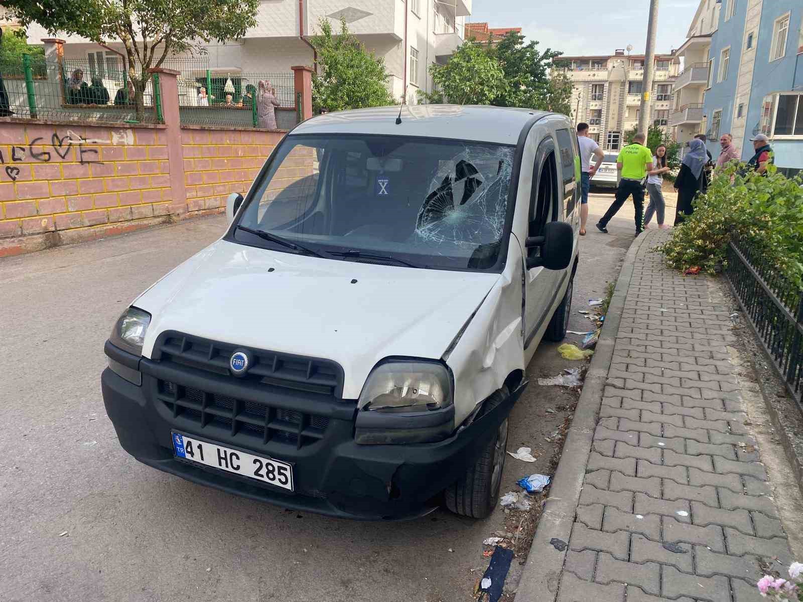 hafif-ticari-arac-ile-scooterlar-carpisti-2-cocuk-yaralandi