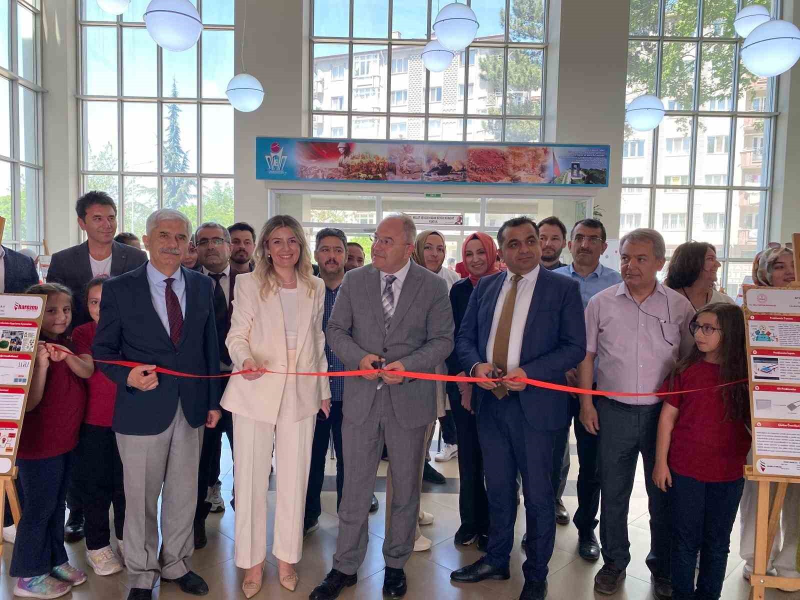 harezmi-yil-sonu-sergisi-buyuk-coskuya-sahne-oldu