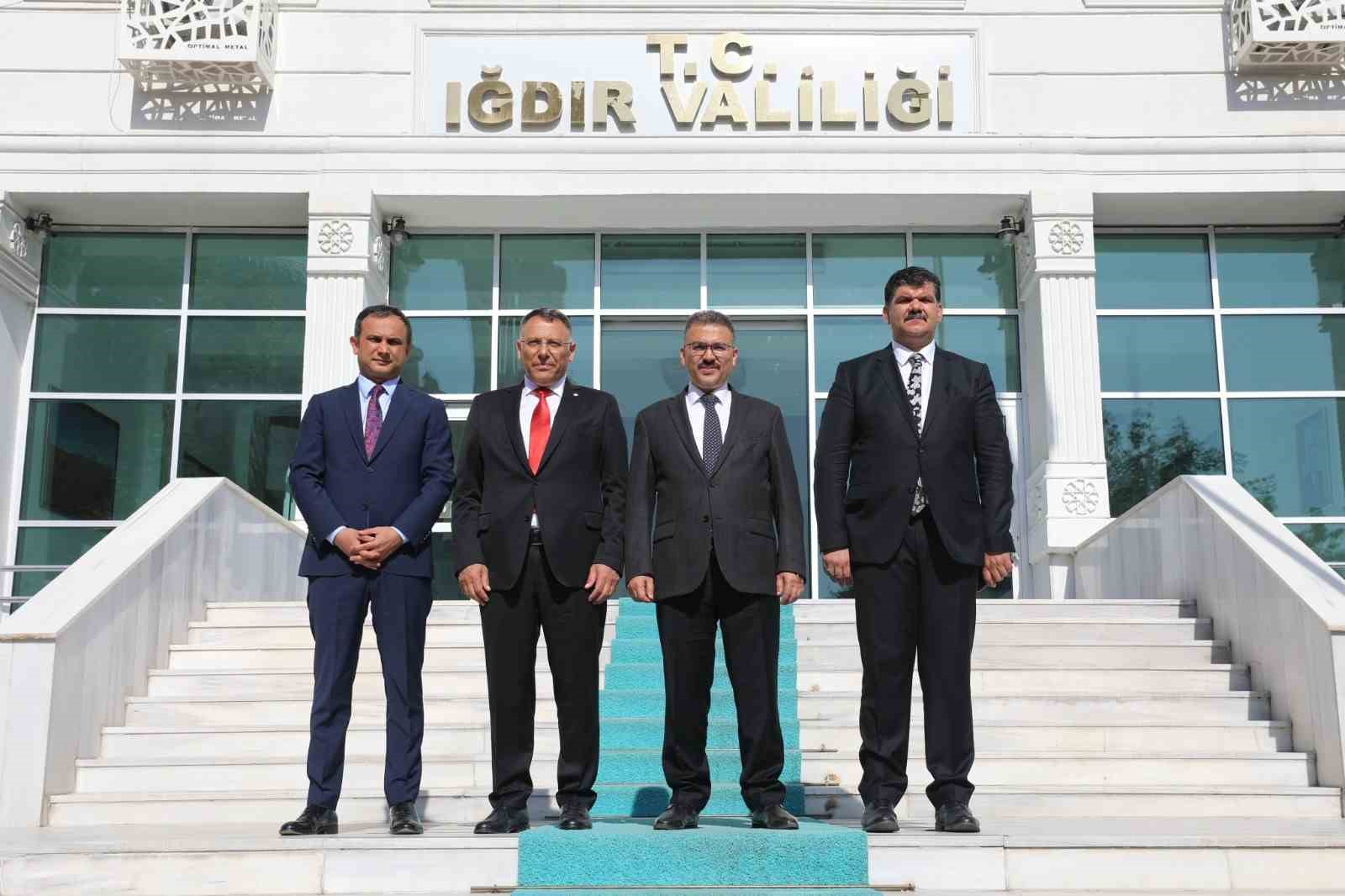 igdir-universitesi-rektoru-ekrem-gurelden-igdir-valisi-ercan-turana-ziyaret
