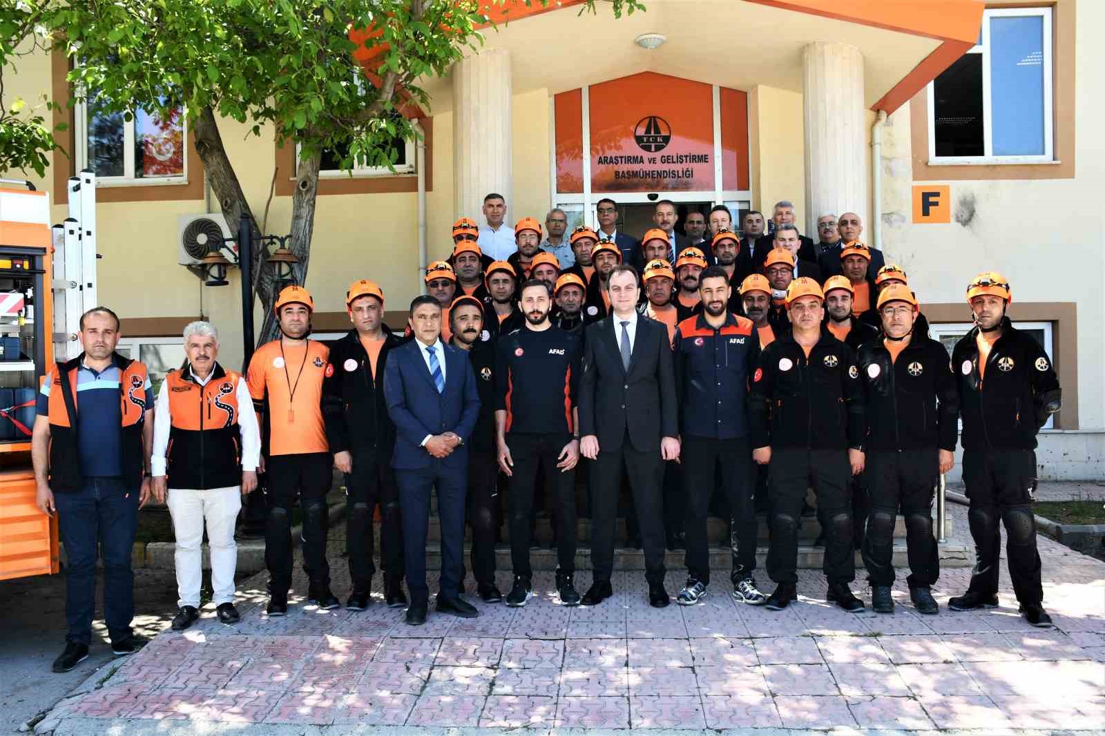 karayollarindan-afetlere-guclu-hazirlik-afetlere-mudahale-icin-28-kisilik-ekip-kuruldu