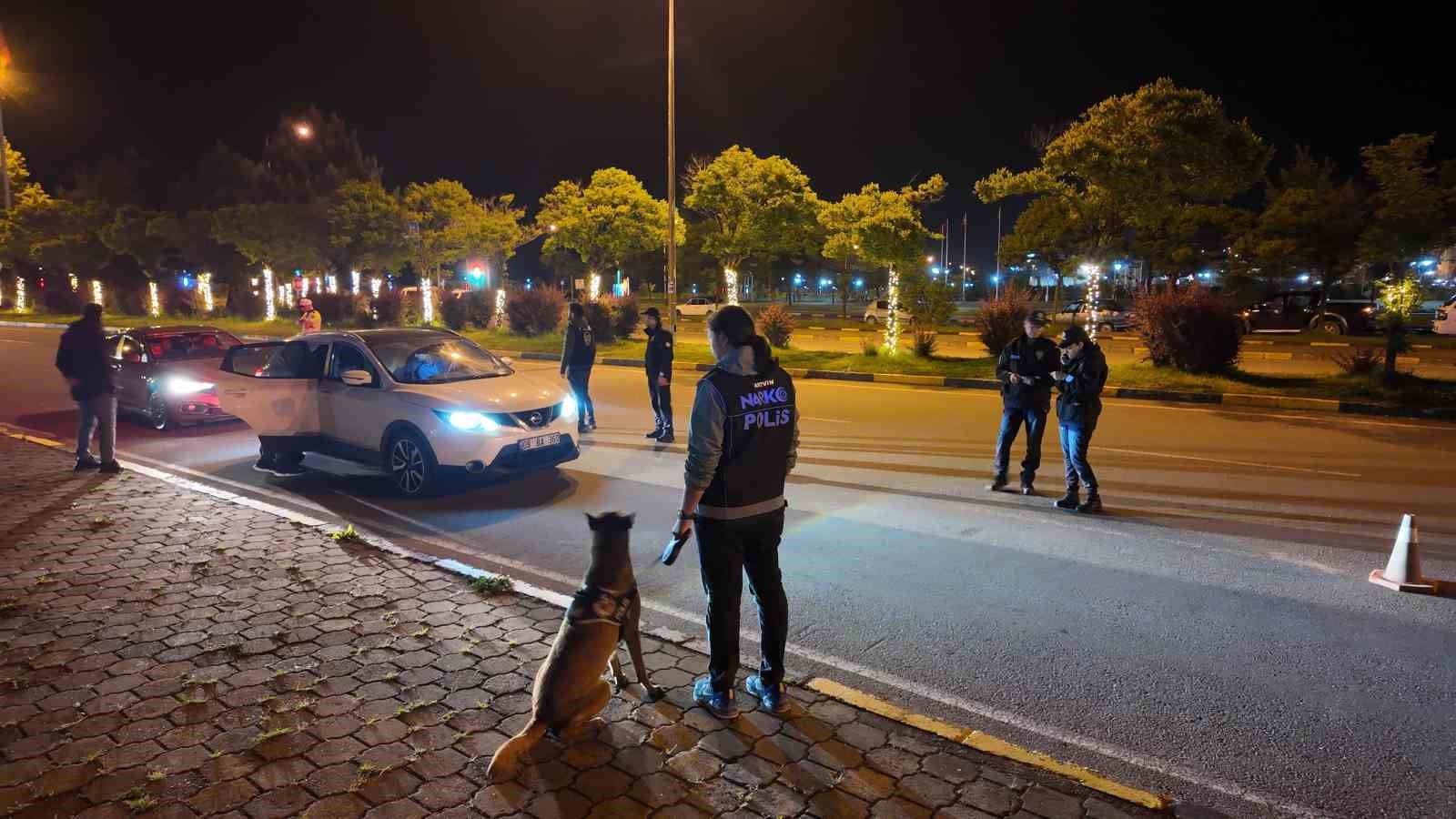 narkotik-kopegi-pars-zehir-tacirlerine-goz-actirmiyor