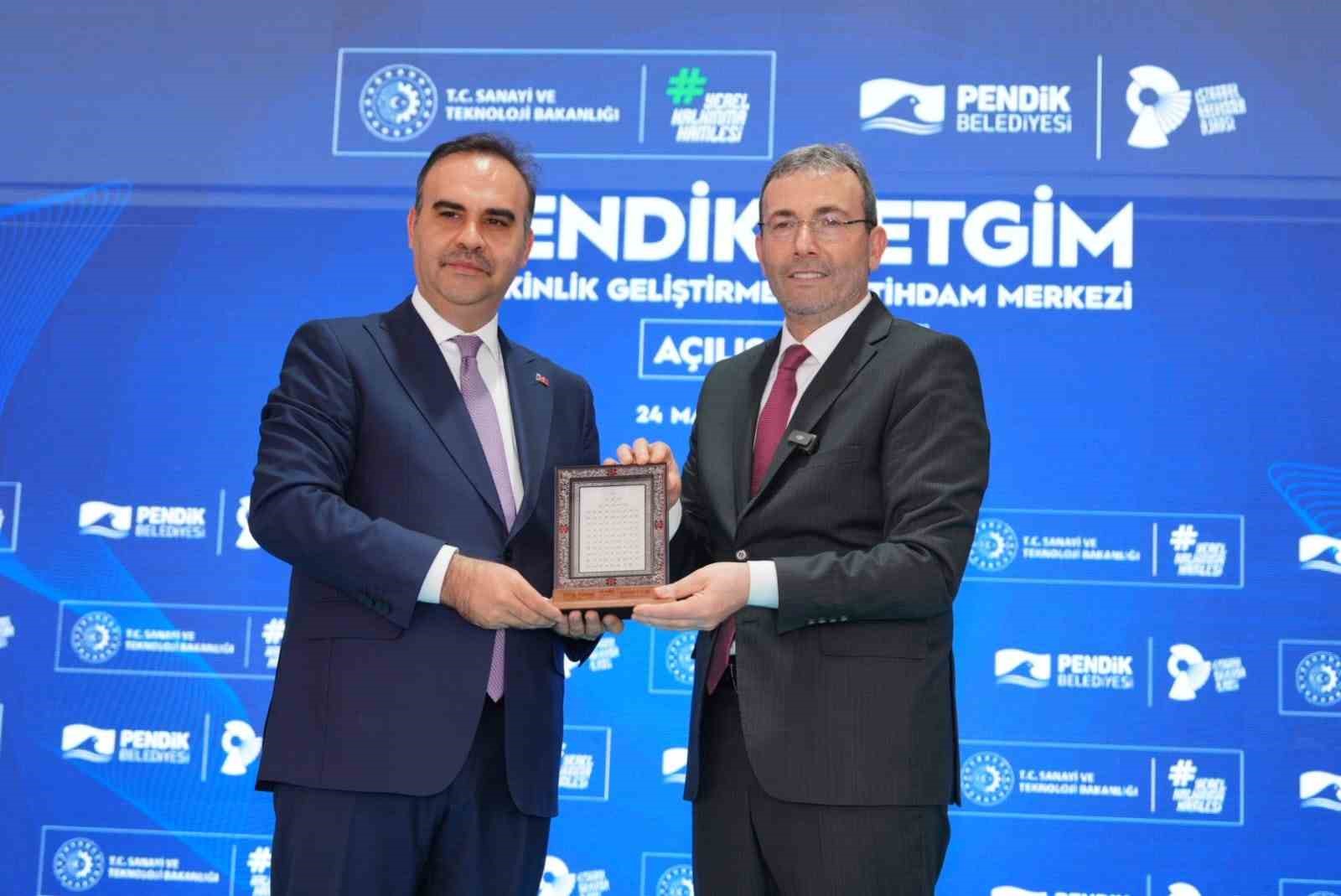 pendik-belediyesi-yetkinlik-gelistirme-ve-istihdam-merkezi-acildi