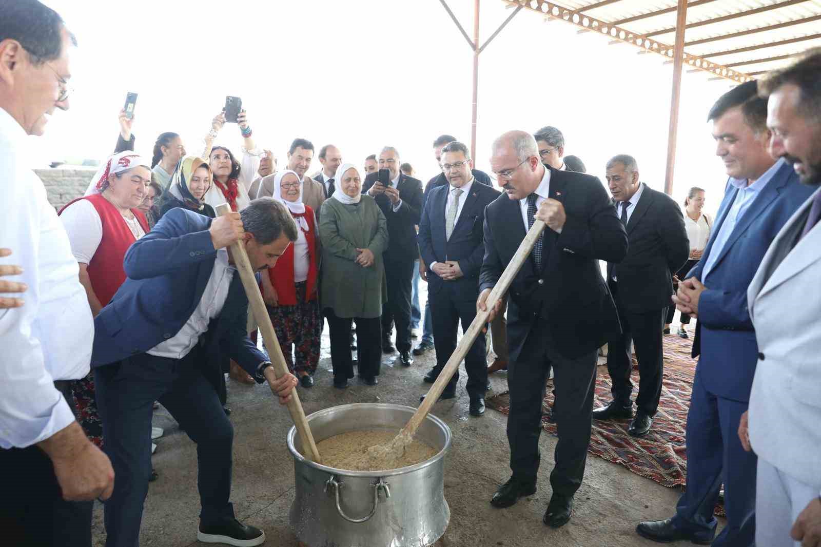turk-mutfagi-haftasinda-canakkaleden-geleneksel-dugun-yemekleri