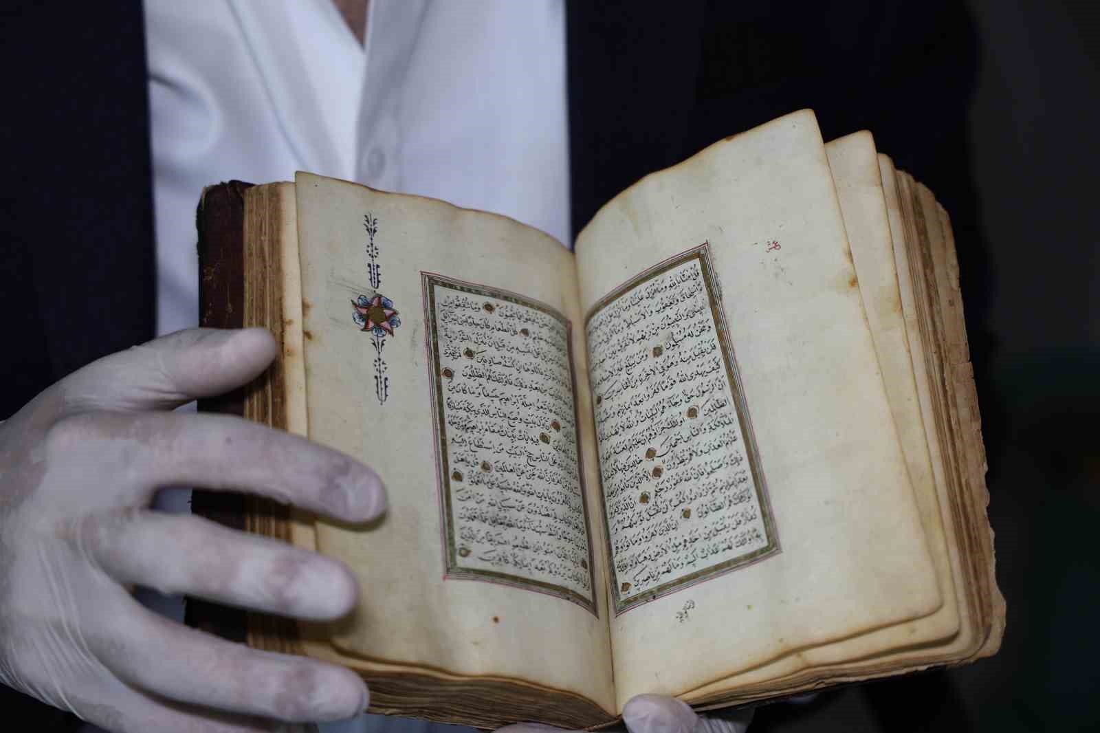200-yillik-altin-tezhipli-kuran-i-kerimi-cumhurbaskanina-hediye-etmek-istiyor