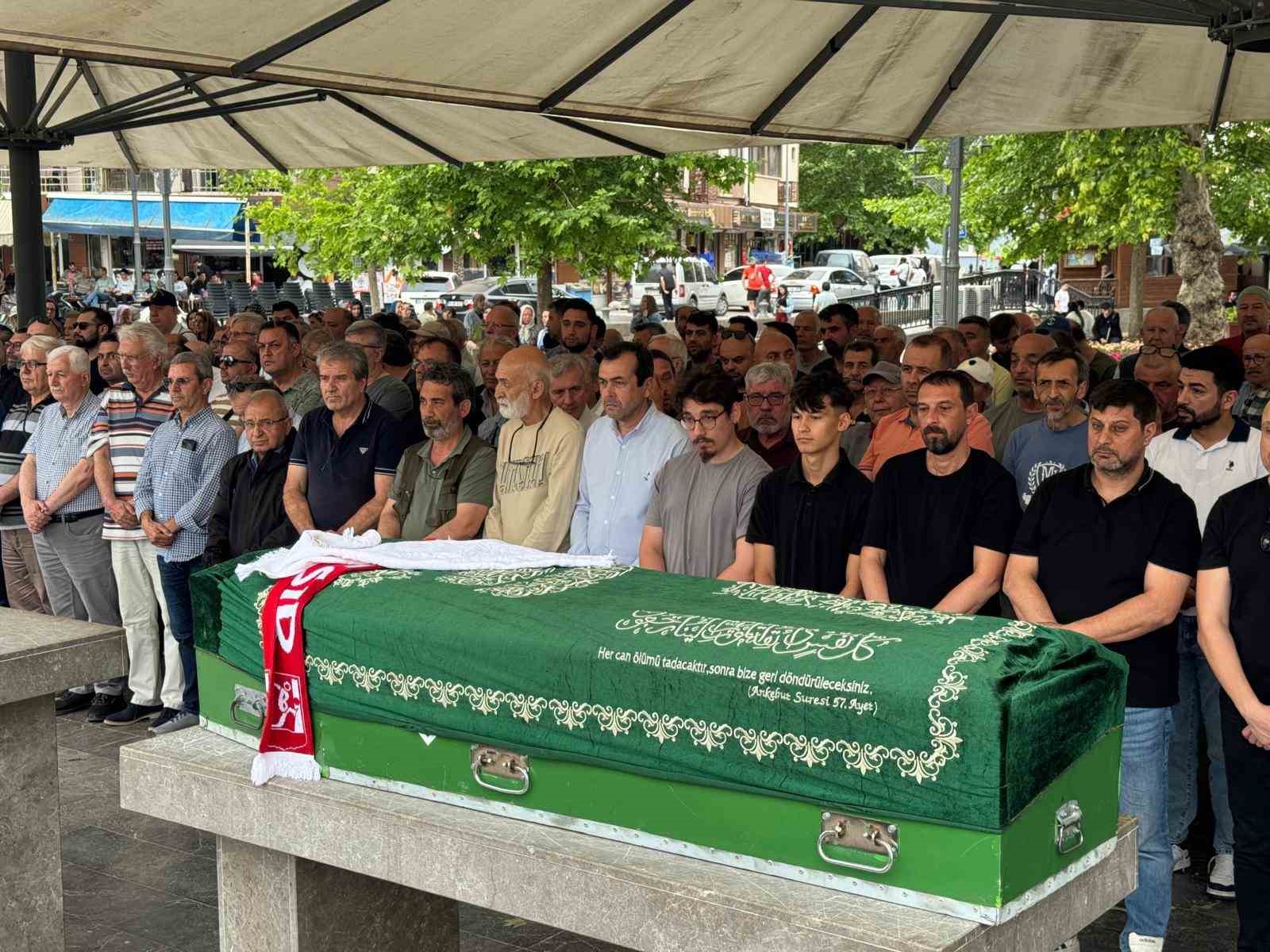 ali-hikmet-akkas-topraga-verildi