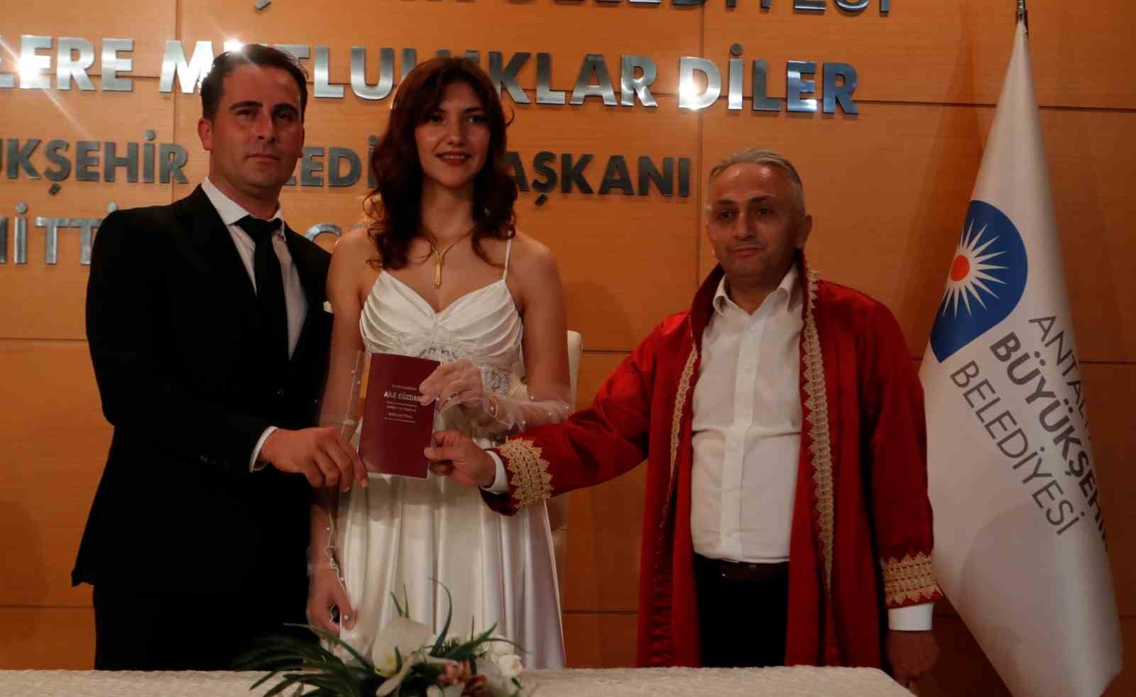 antalyada-25-05-2025-yogunlugu-40-cift-evet-dedi