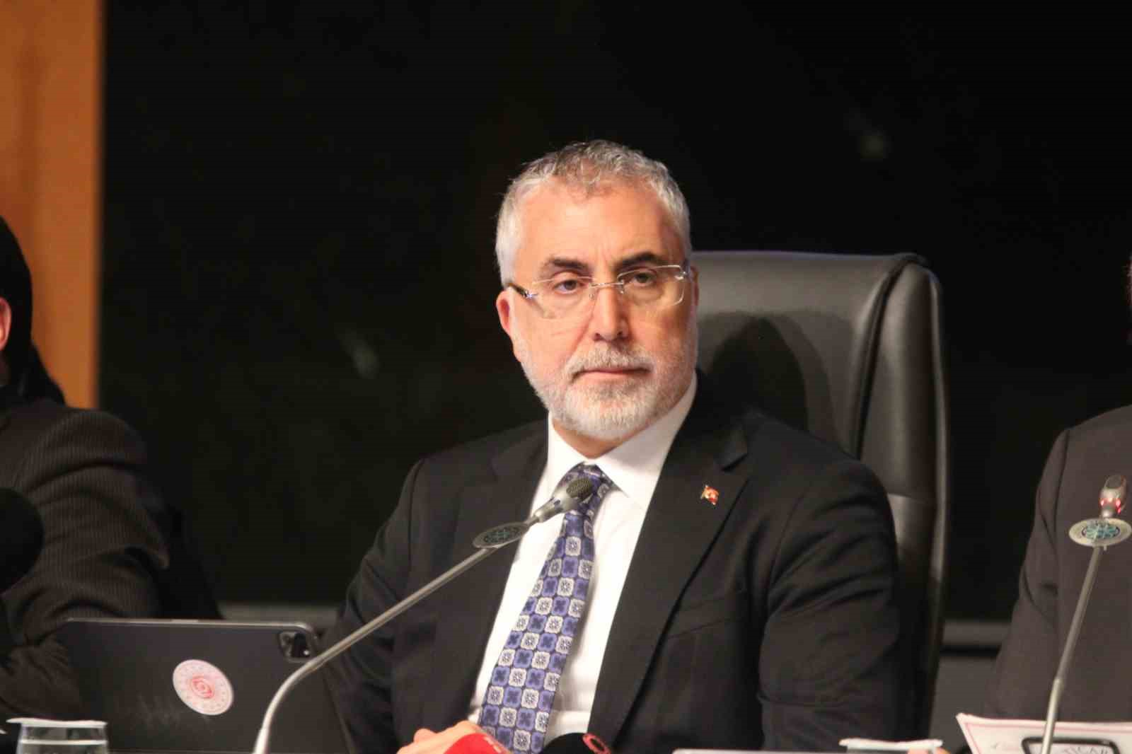 bakan-isikhan-kayseri-2002den-bu-yana-10a-katladigi-ihracati-istihdamda-sanayide-kirdigi-rekorlarla-ulkemiz-icin-bir-gurur-vesilesidir