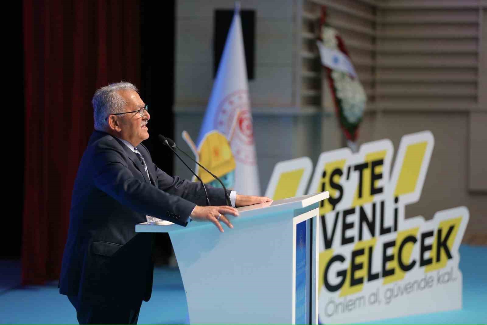 baskan-buyukkilic-bakan-isikhan-ile-is-sagligi-ve-guvenligi-fuari-acilis-torenine-katildi