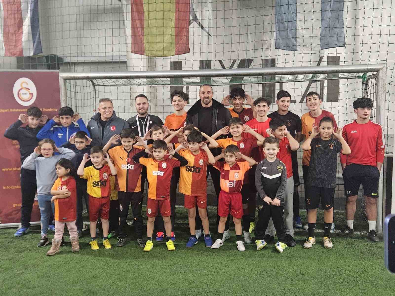 berlinde-galatasaray-futbol-okulu-coskusu