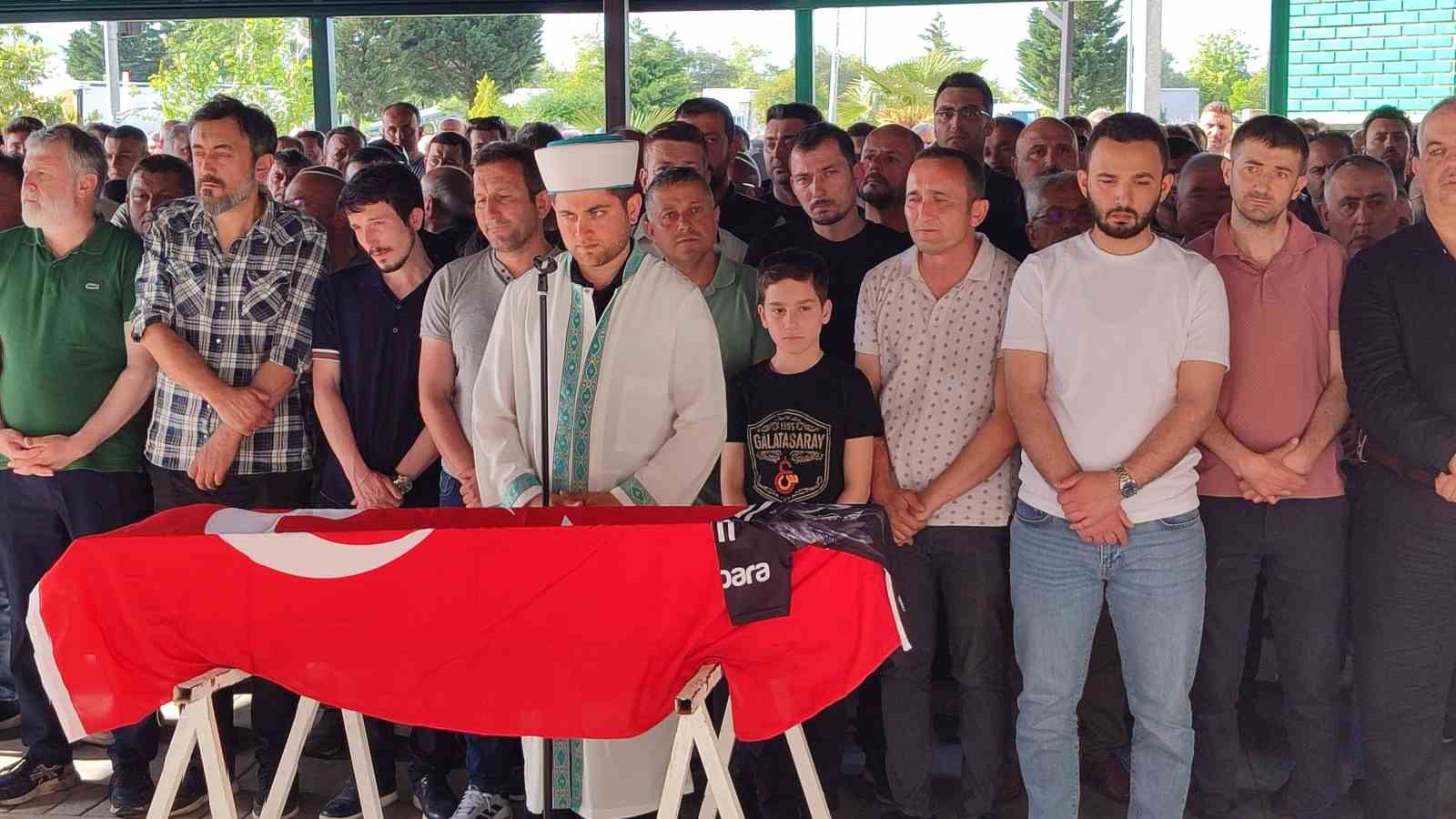 besiktas-formali-kucuk-eymene-huzunlu-veda