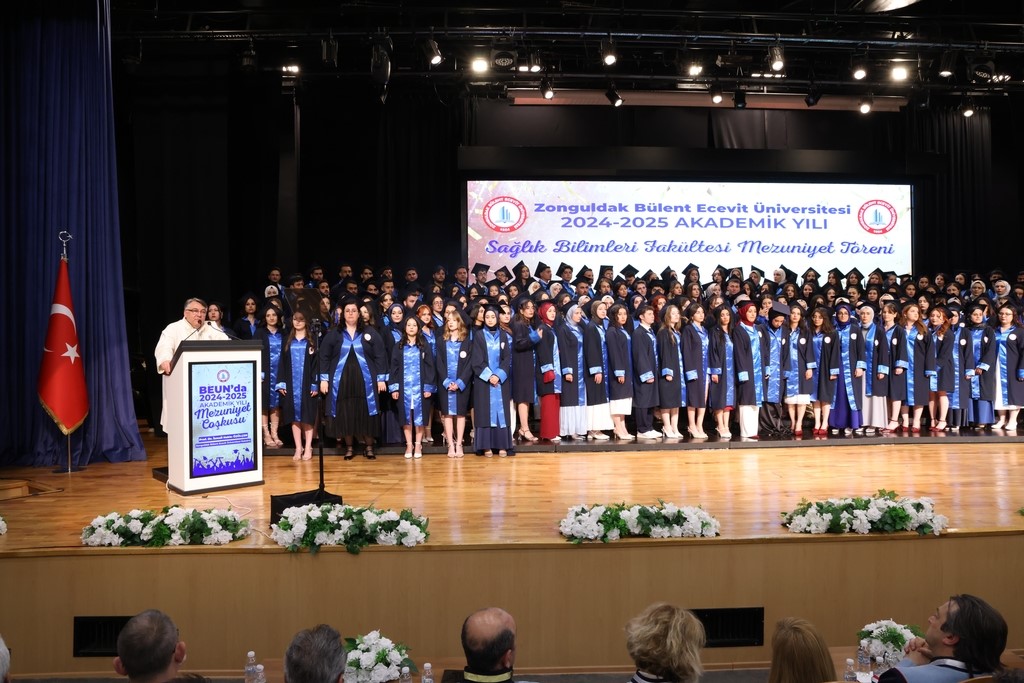 beun-saglik-bilimleri-fakultesinde-mezuniyet-coskusu