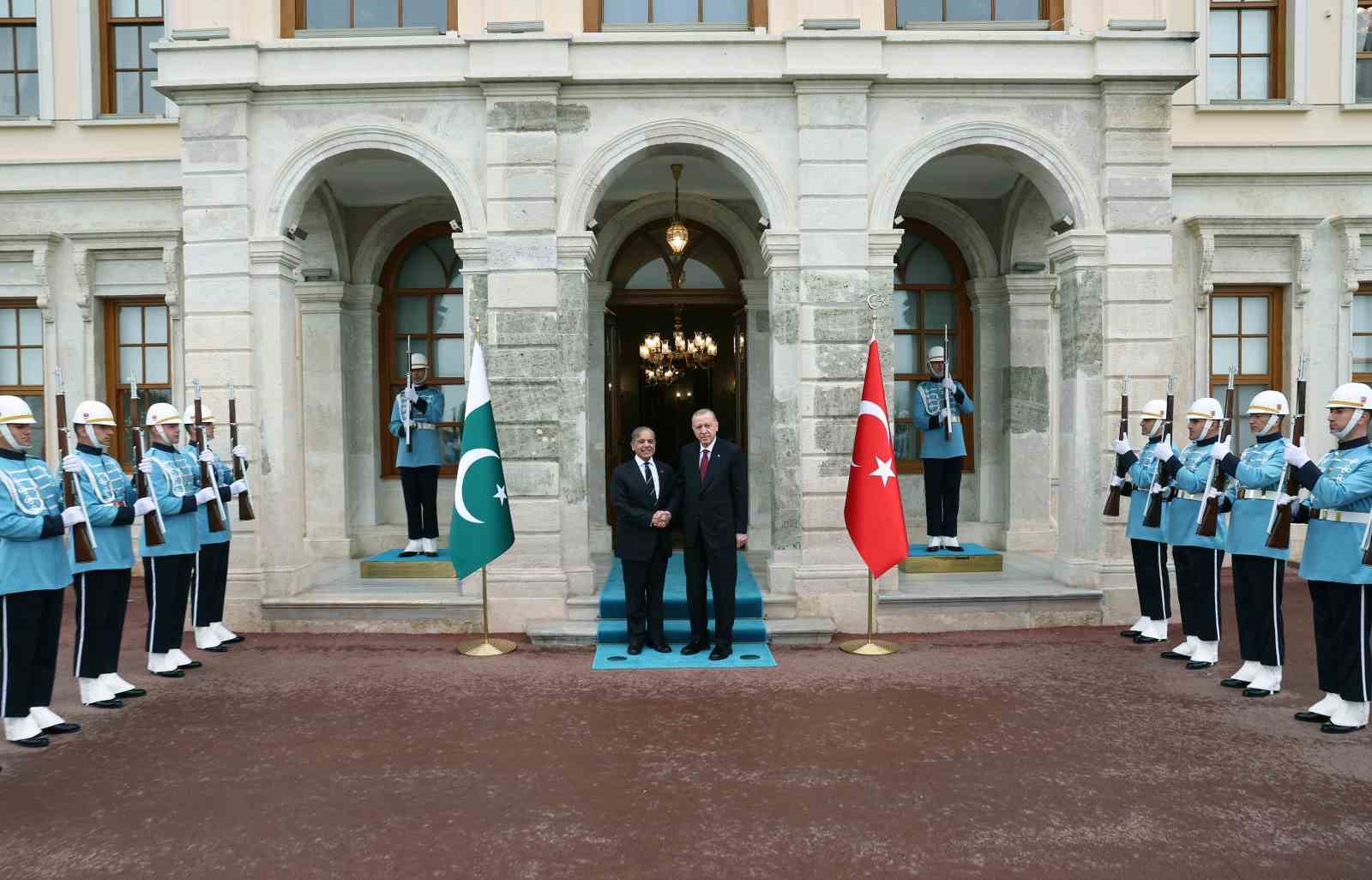cumhurbaskani-erdogan-pakistan-basbakani-serifi-kabul-etti