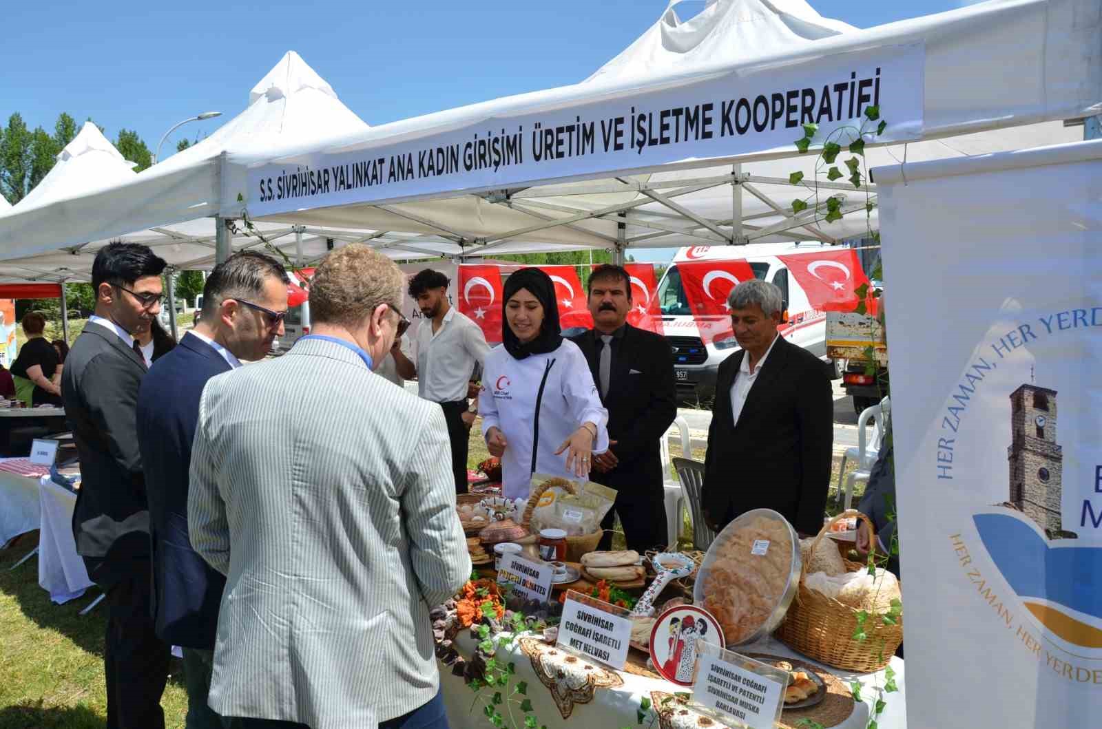 eskisehirde-yoresel-lezzetler-stantlari-buyuk-ilgi-gordu
