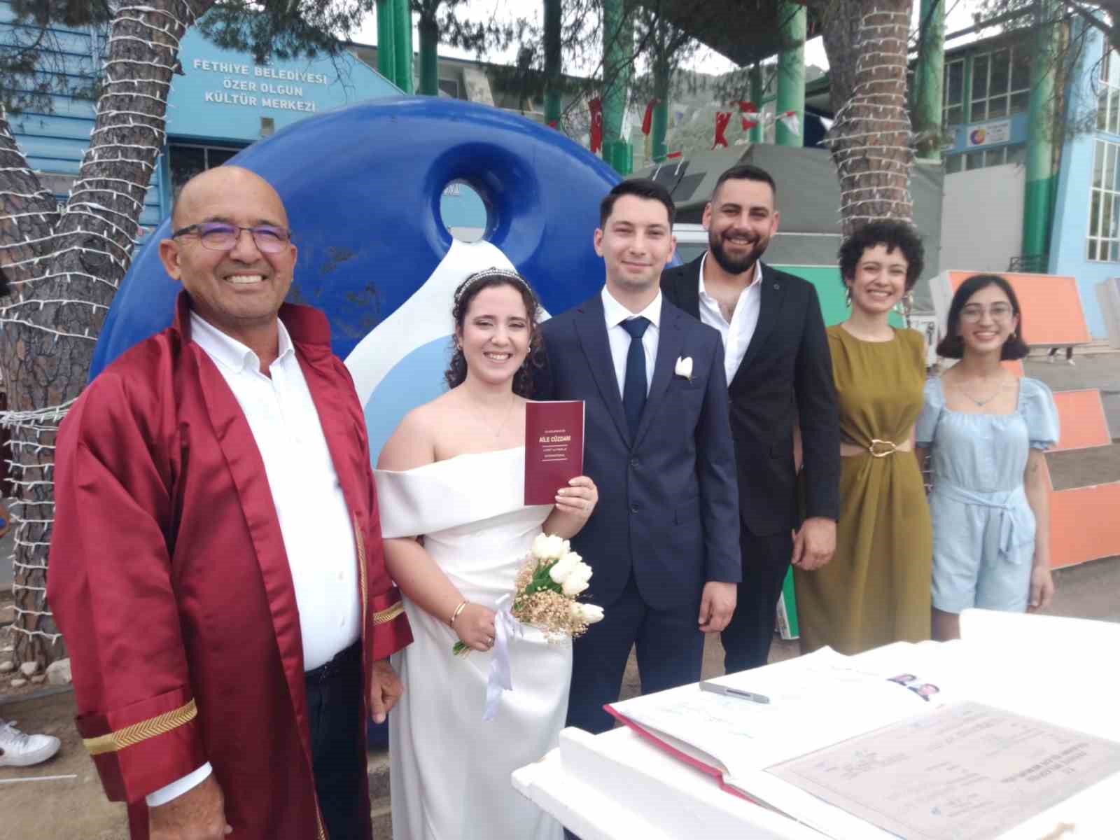 fethiyede-25-mayis-tarihli-nikah-cilginligi