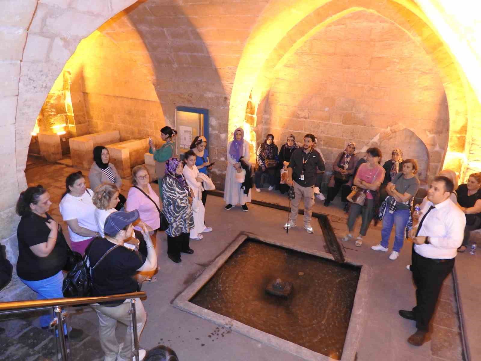 gaziantepteki-tarihi-kastellere-turistlerden-yogun-ilgi