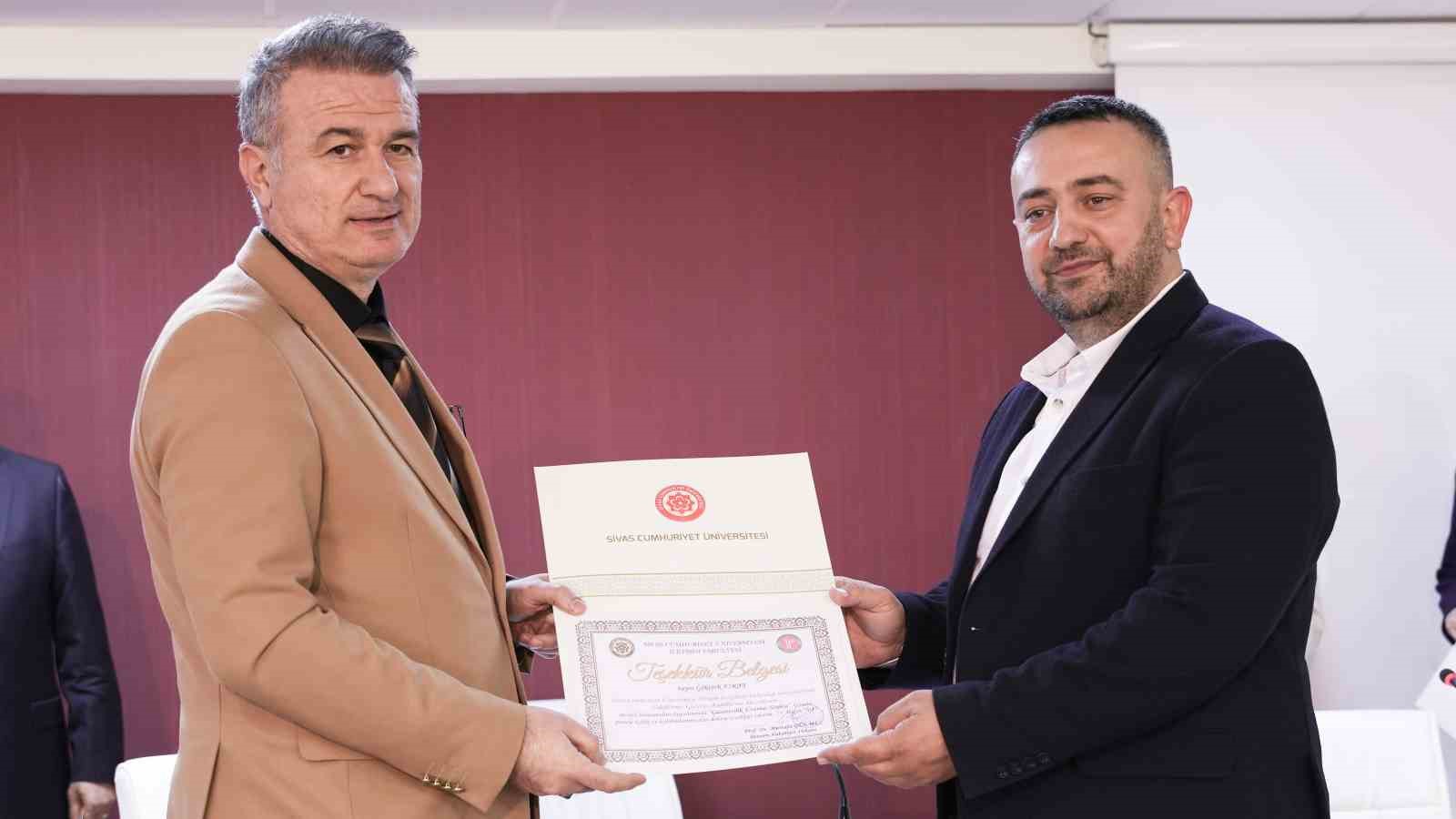 genc-iletisimciler-usta-gazetecilerle-bulustu
