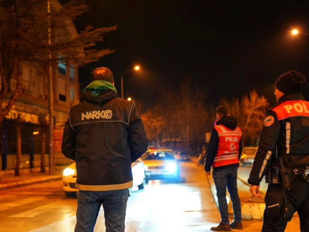 ispartada-24-saatlik-polis-denetiminde-aranan-3-sahis-yakalandi