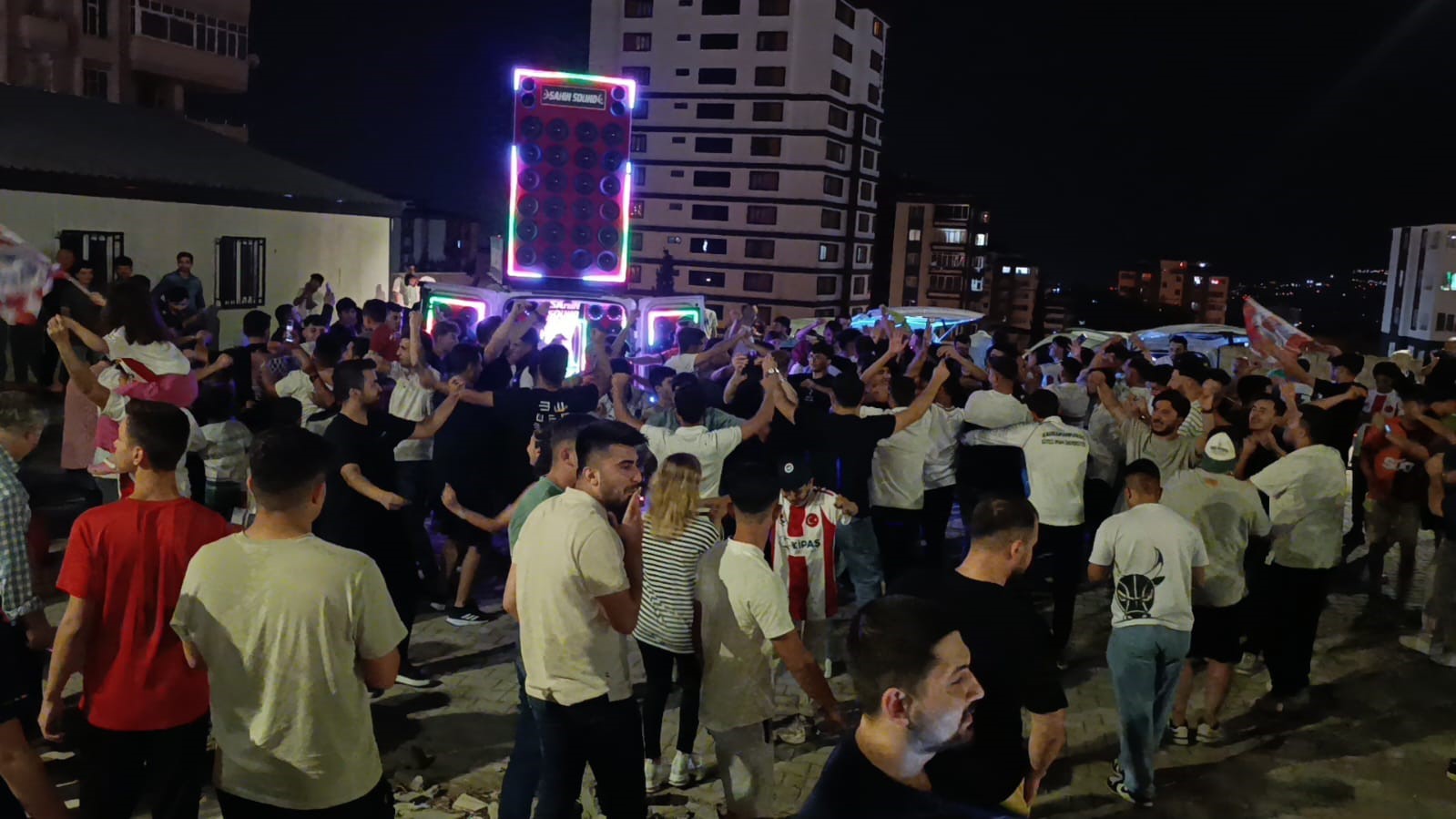 kahramanmaras-istiklalsporun-2-lige-yukselmesiyle-sehirde-cosku-yasandi