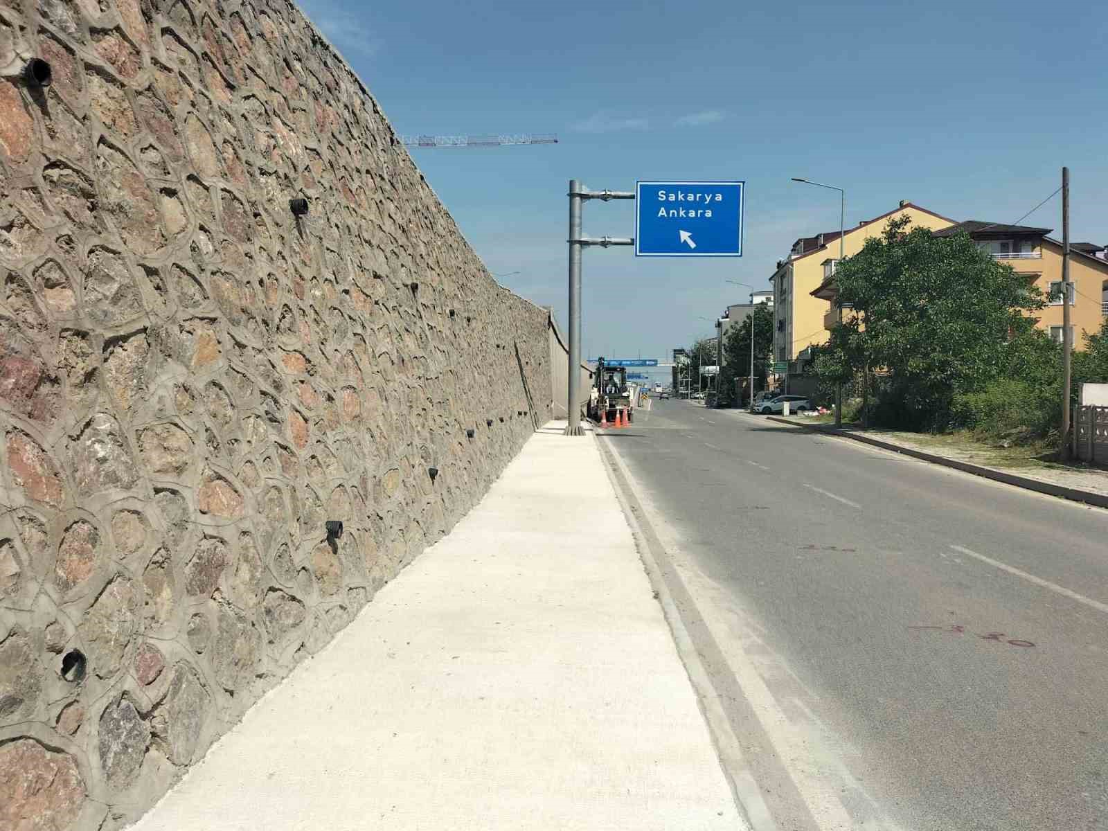 kartepe-istasyon-mahallesinde-yaya-kaldirimi-tamamlandi