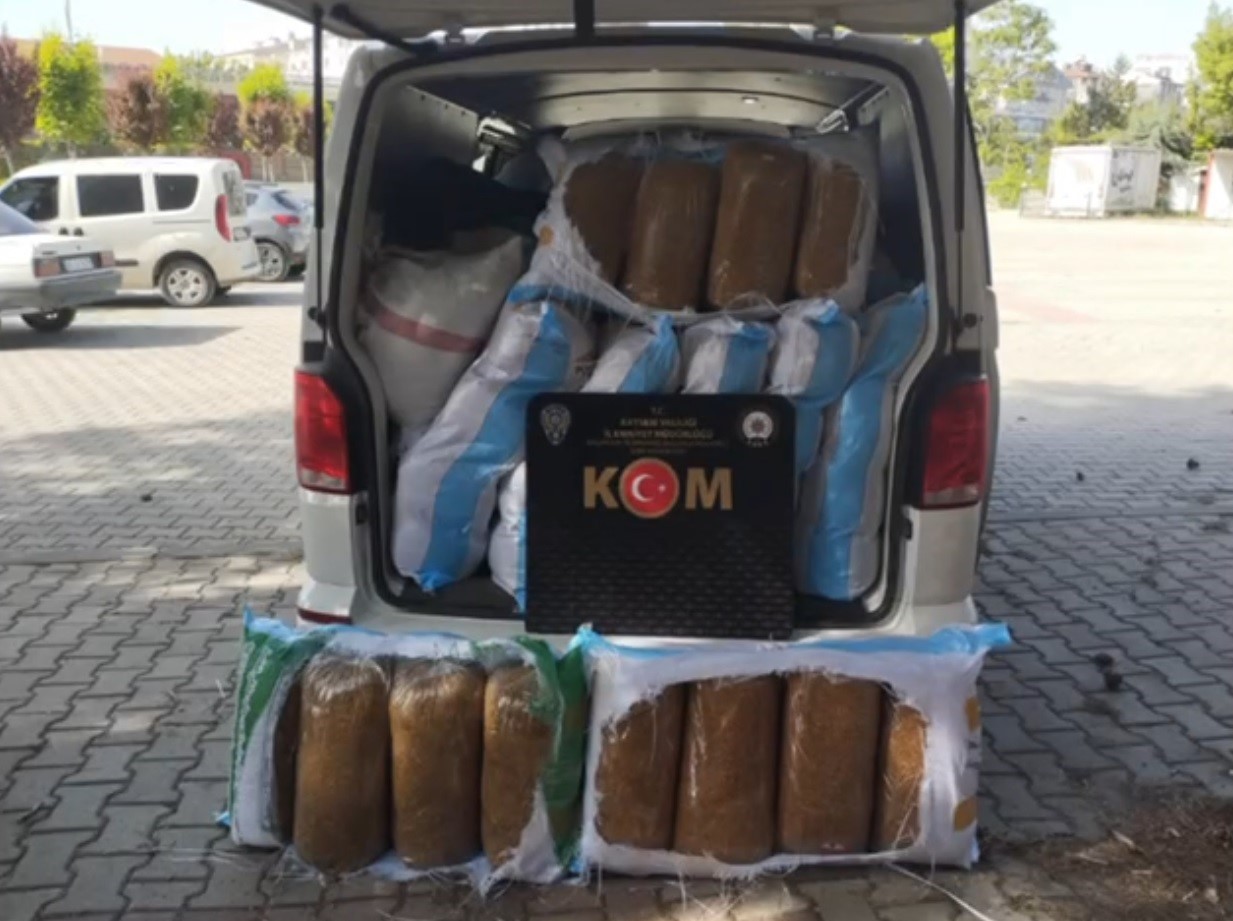 kayseride-940-kilo-kacak-tutun-ele-gecirildi