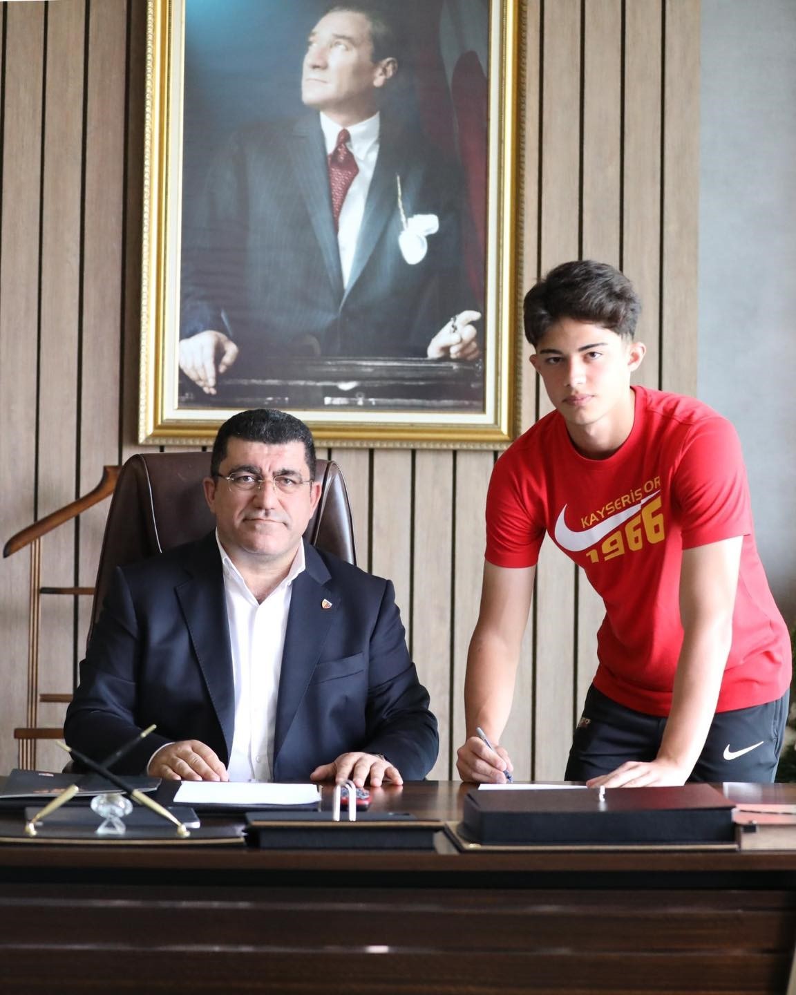 kayserisporda-kayra-profesyonel-oldu