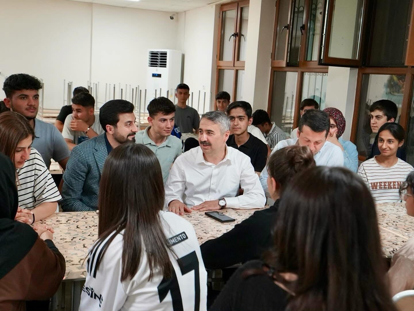 milletvekili-alkayis-genclerle-soyleyiside-bir-araya-geldi