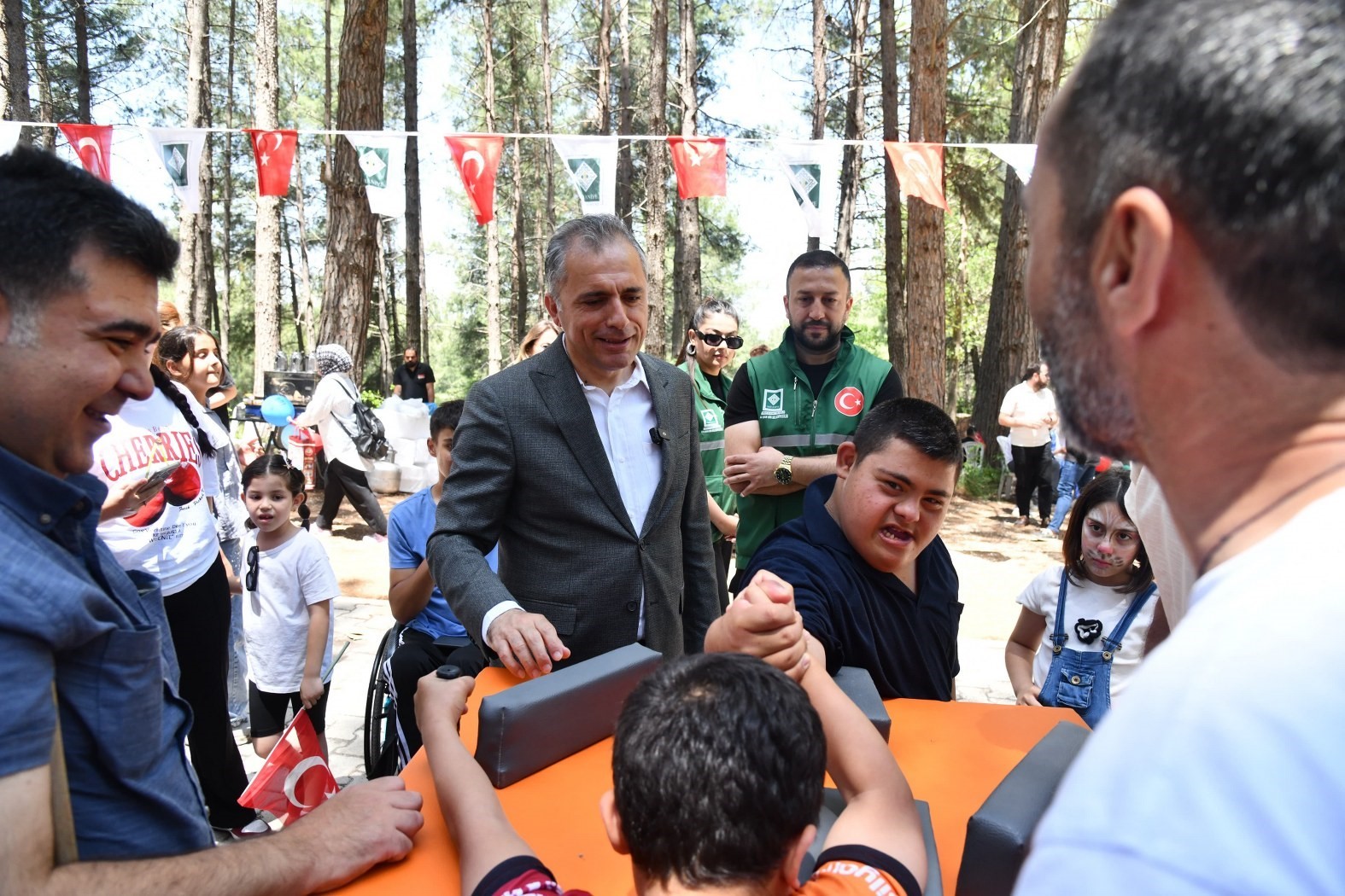 osmaniyede-engelliler-aileleriyle-piknik-yapti