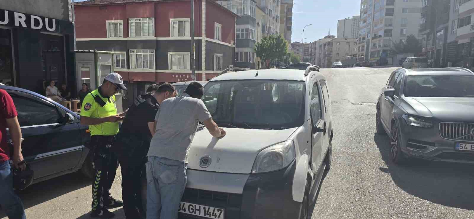 park-etmek-istersen-motosiklete-carpti-1-kisi-yaralandi