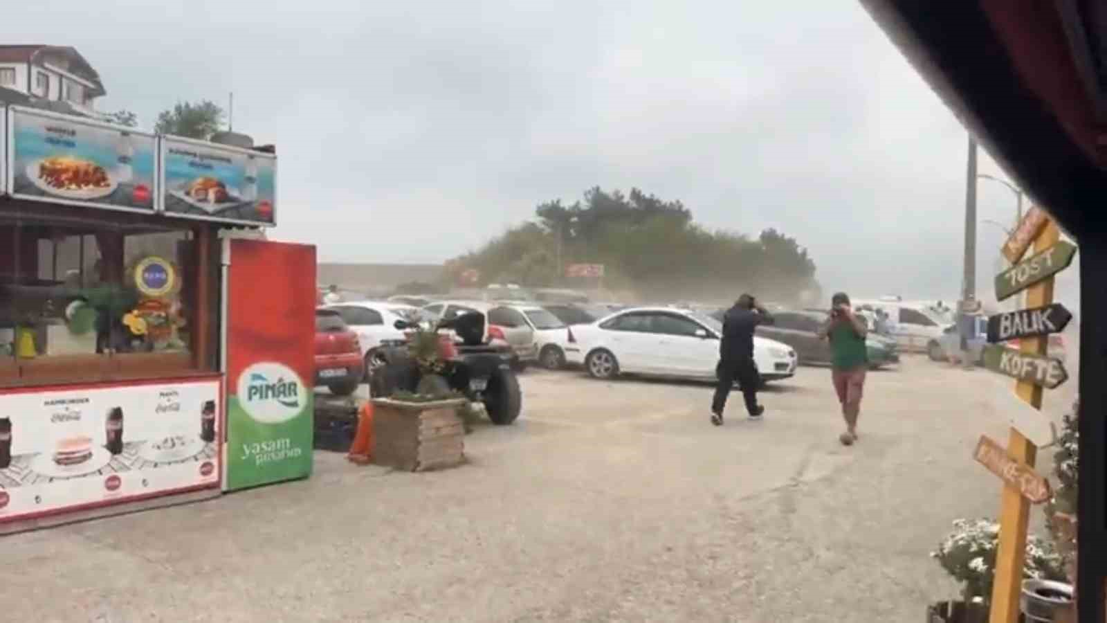 turistik-ilcede-firtina-tozu-dumana-katti