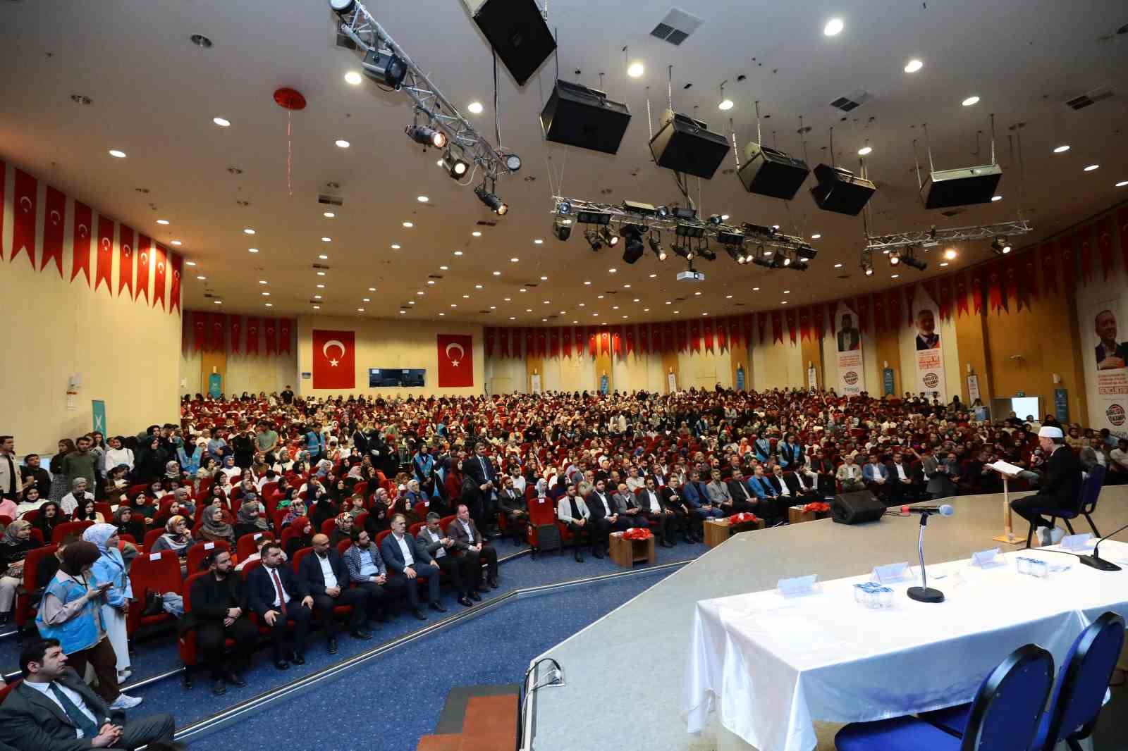 turkiye-genclik-vakfinin-genel-kuruluna-yogun-ilgi