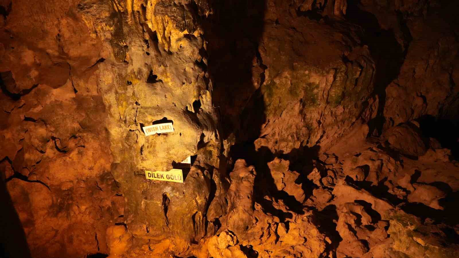 turkiyenin-ilk-turistik-magarasi-insuyu-kuruyan-sulariyla-fosil-haline-geldi