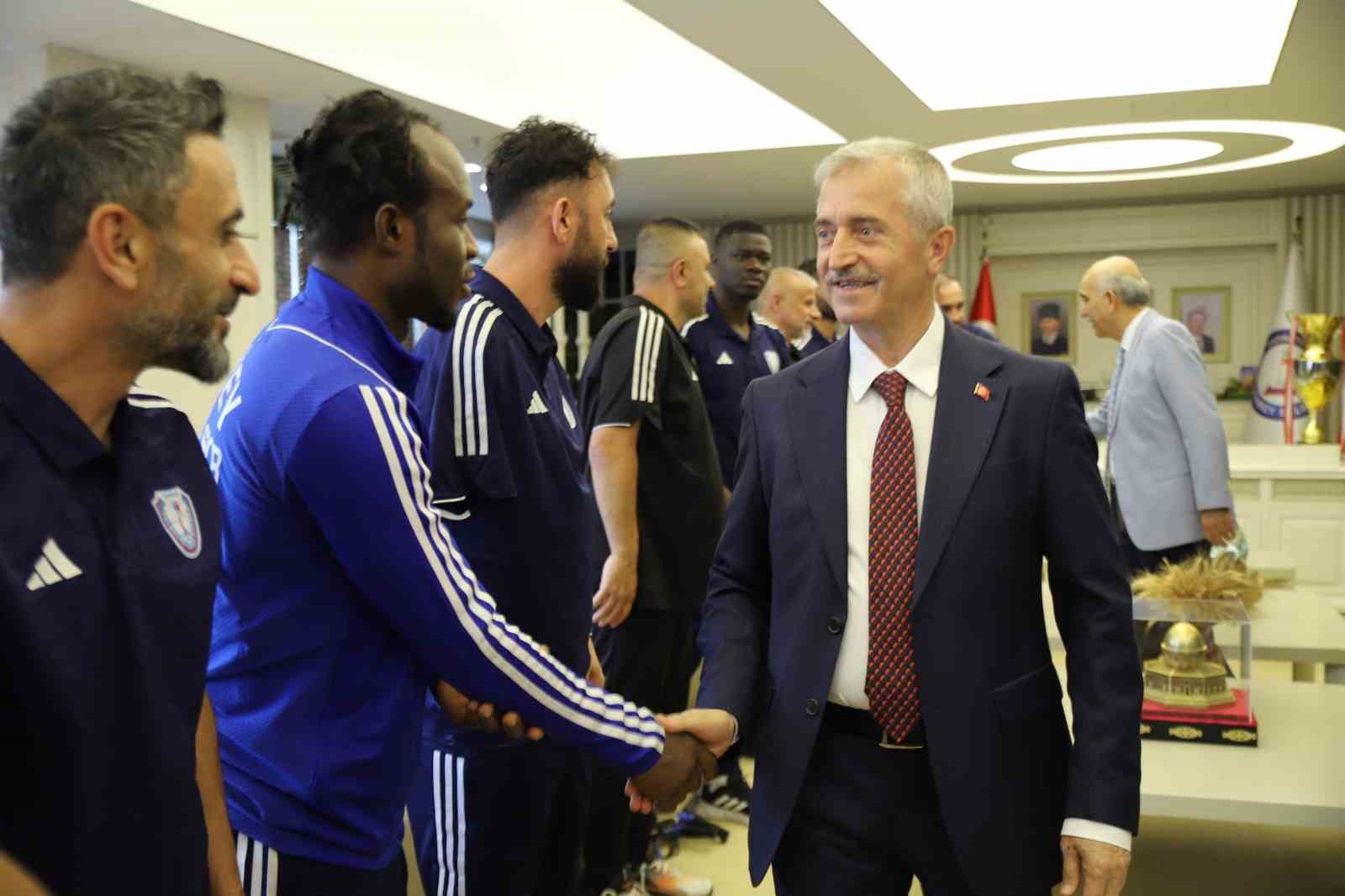 ampute-futbol-takimi-tahmazoglunu-makaminda-ziyaret-etti