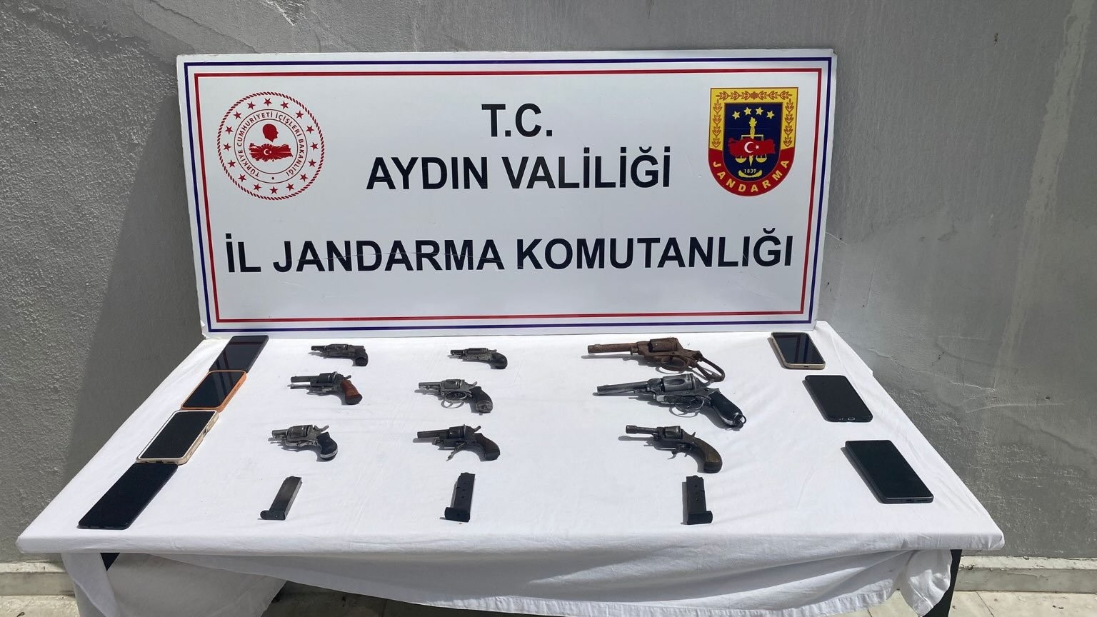 aydinda-silah-ticareti-jandarma-ekiplerine-takildi